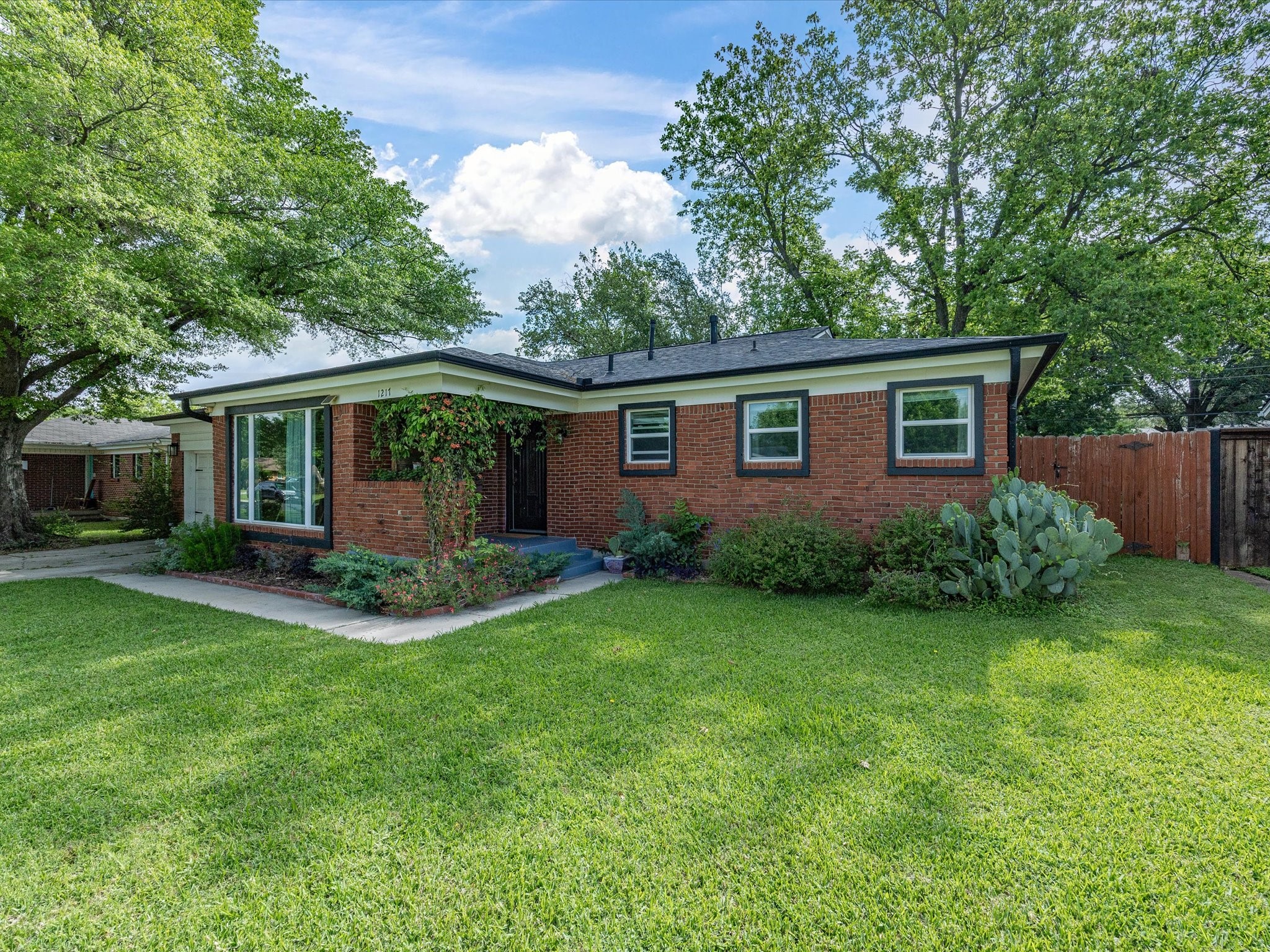 1217 Park Center Street Benbrook TX 76126