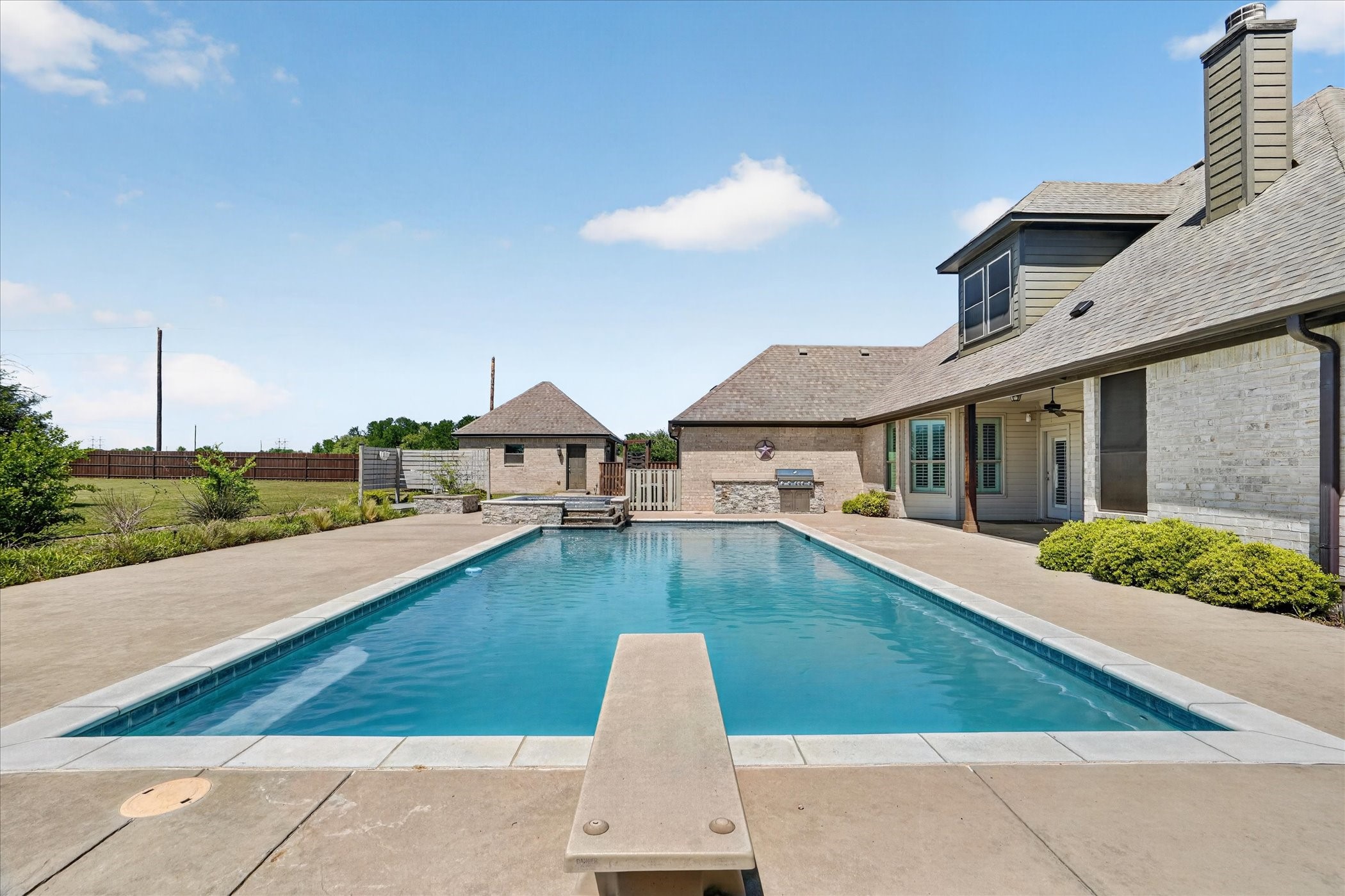 2000 Adams Lane S Azle TX 76020