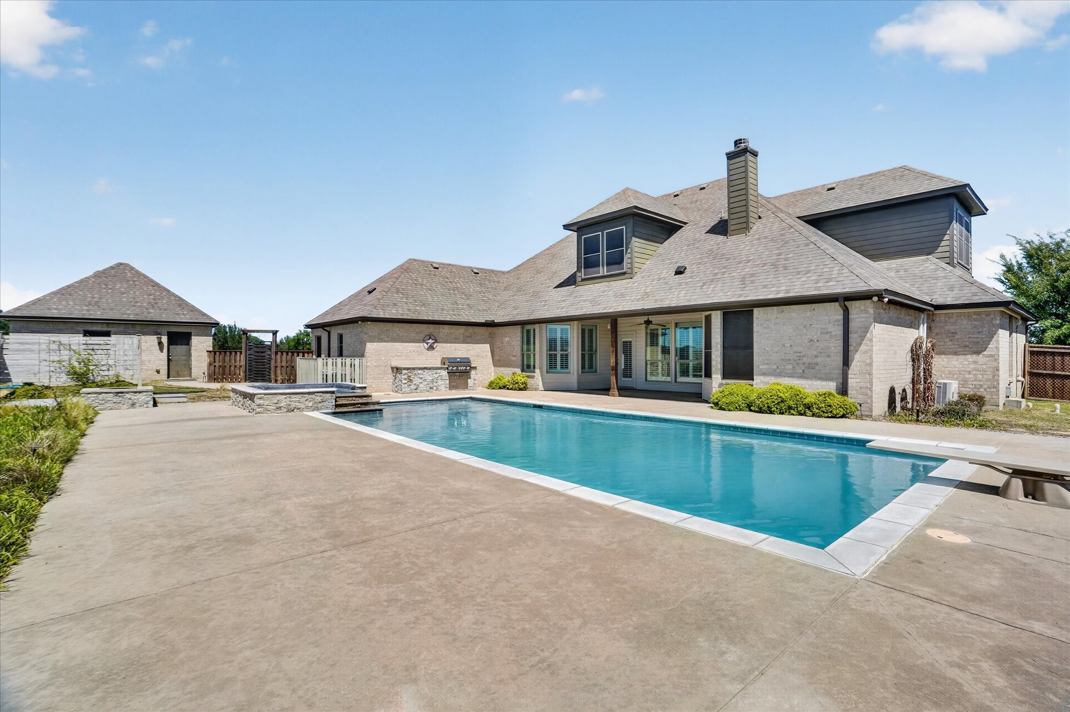 2000 Adams Lane S Azle TX 76020