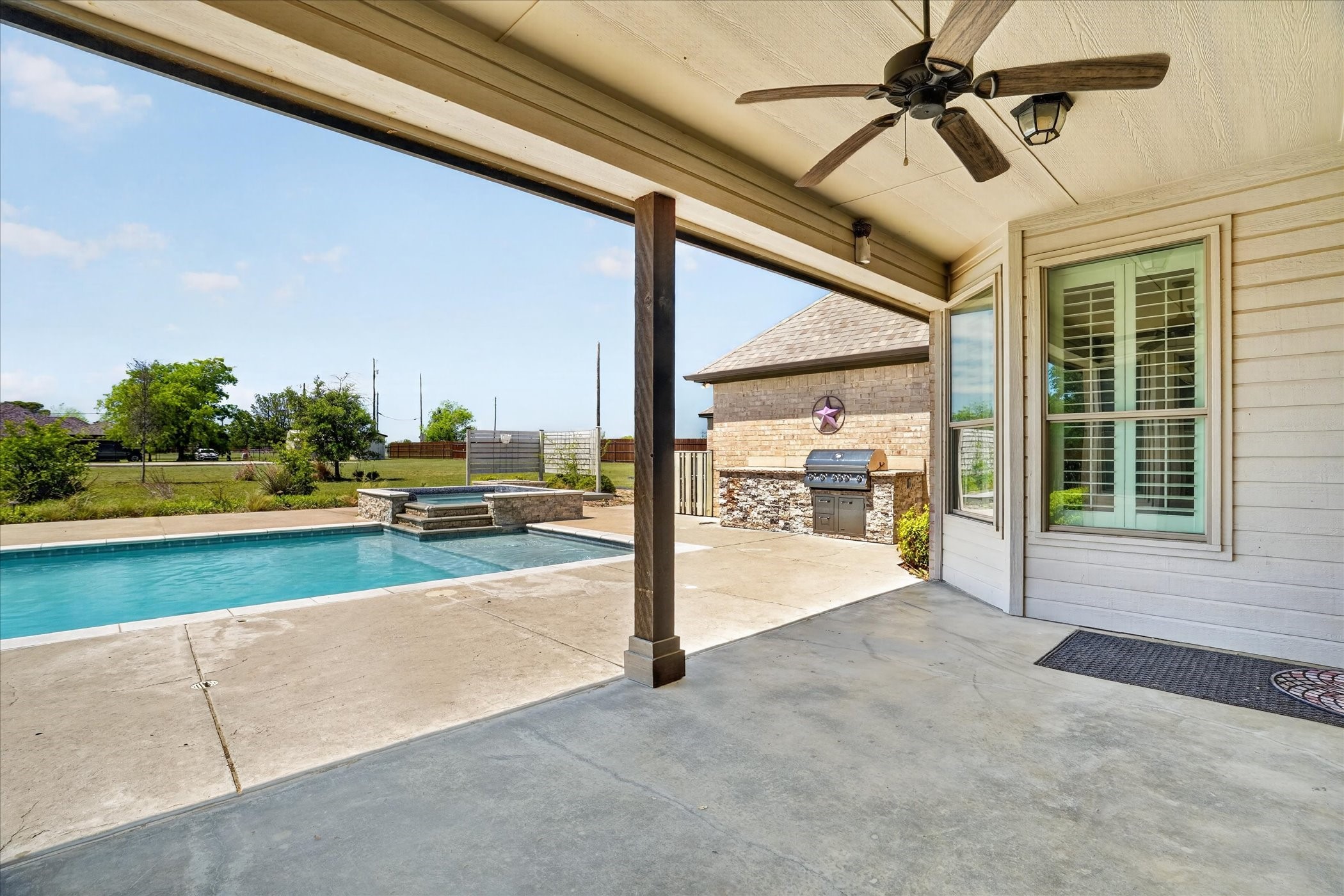 2000 Adams Lane S Azle TX 76020