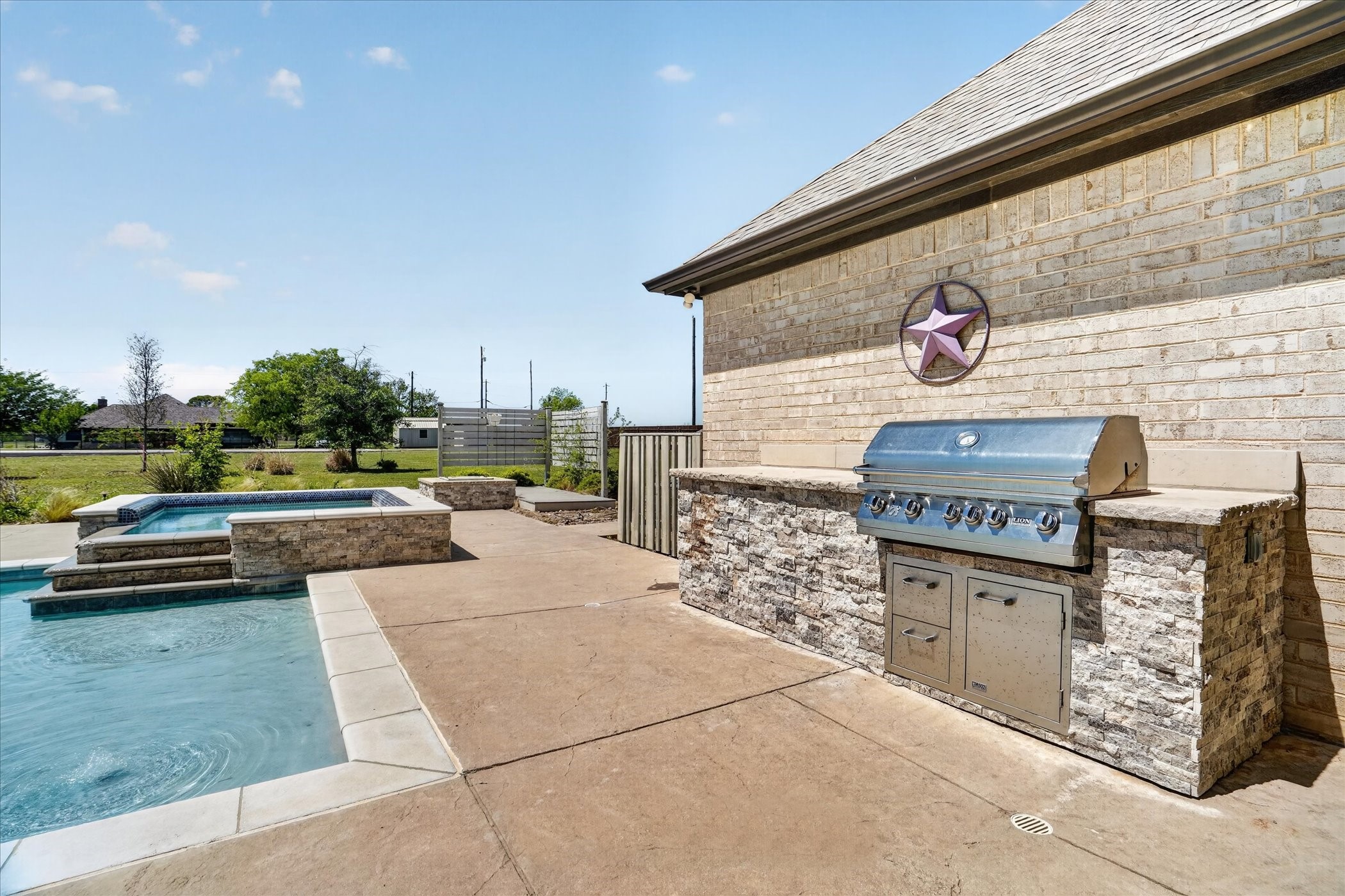2000 Adams Lane S Azle TX 76020