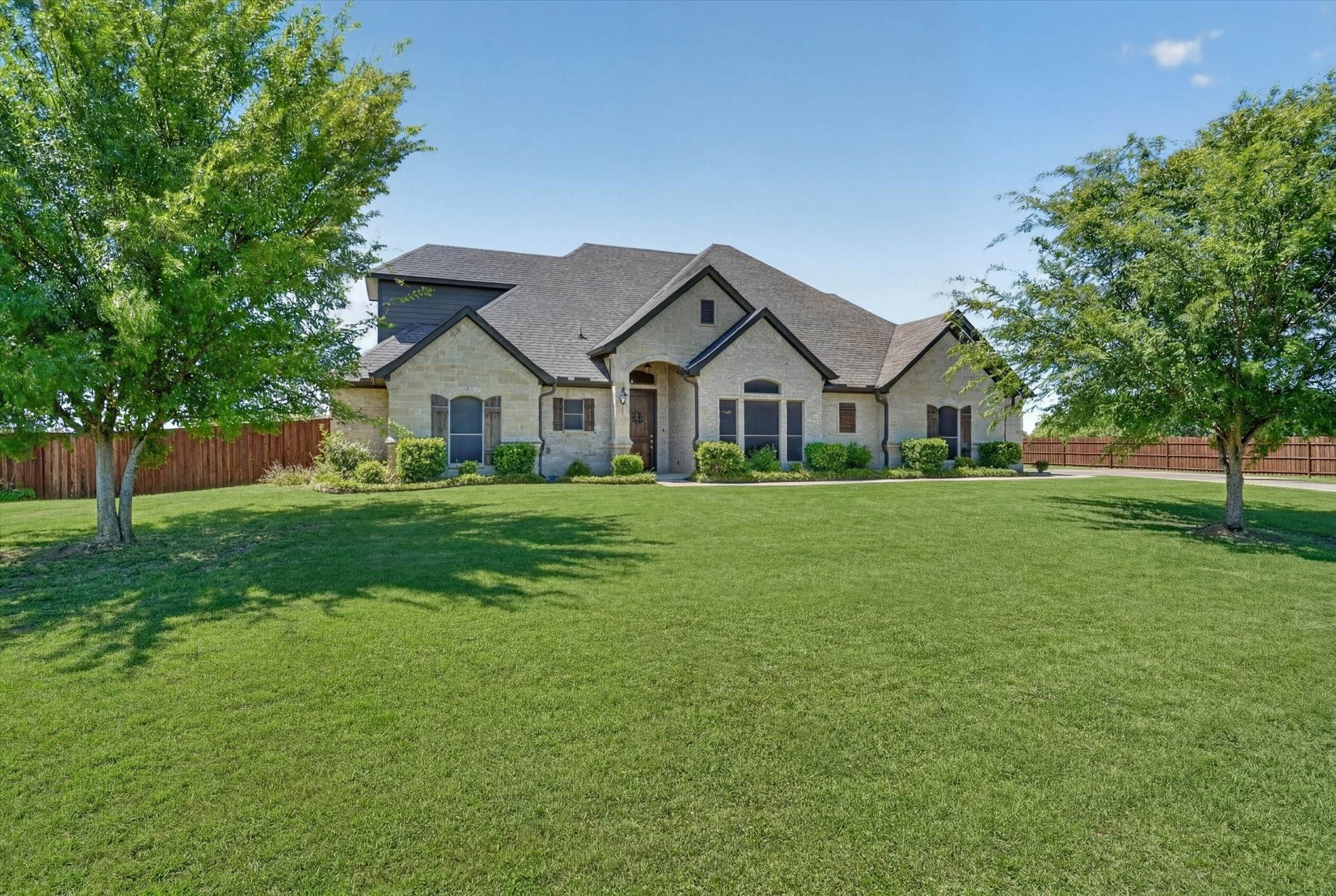 2000 Adams Lane S Azle TX 76020