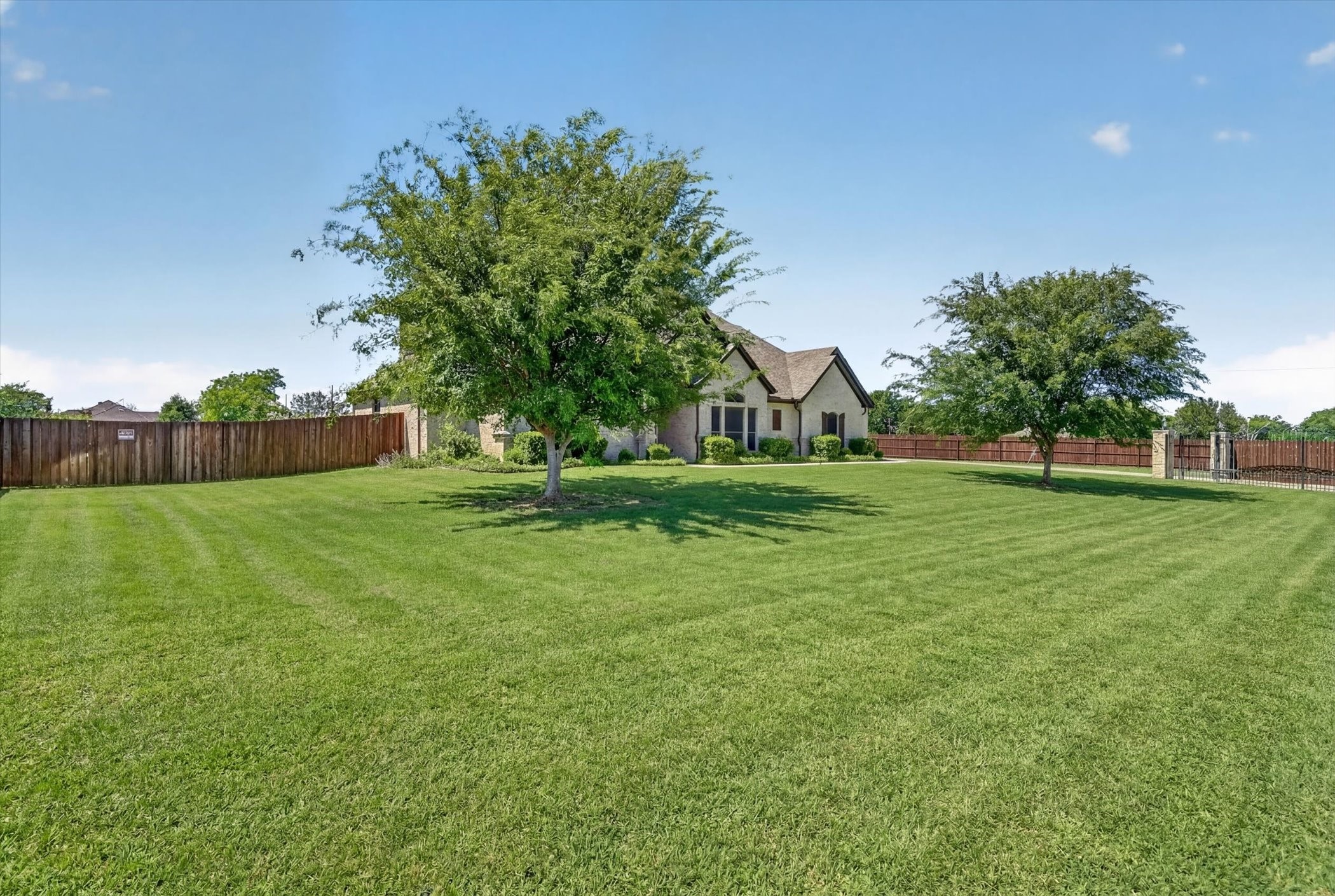 2000 Adams Lane S Azle TX 76020