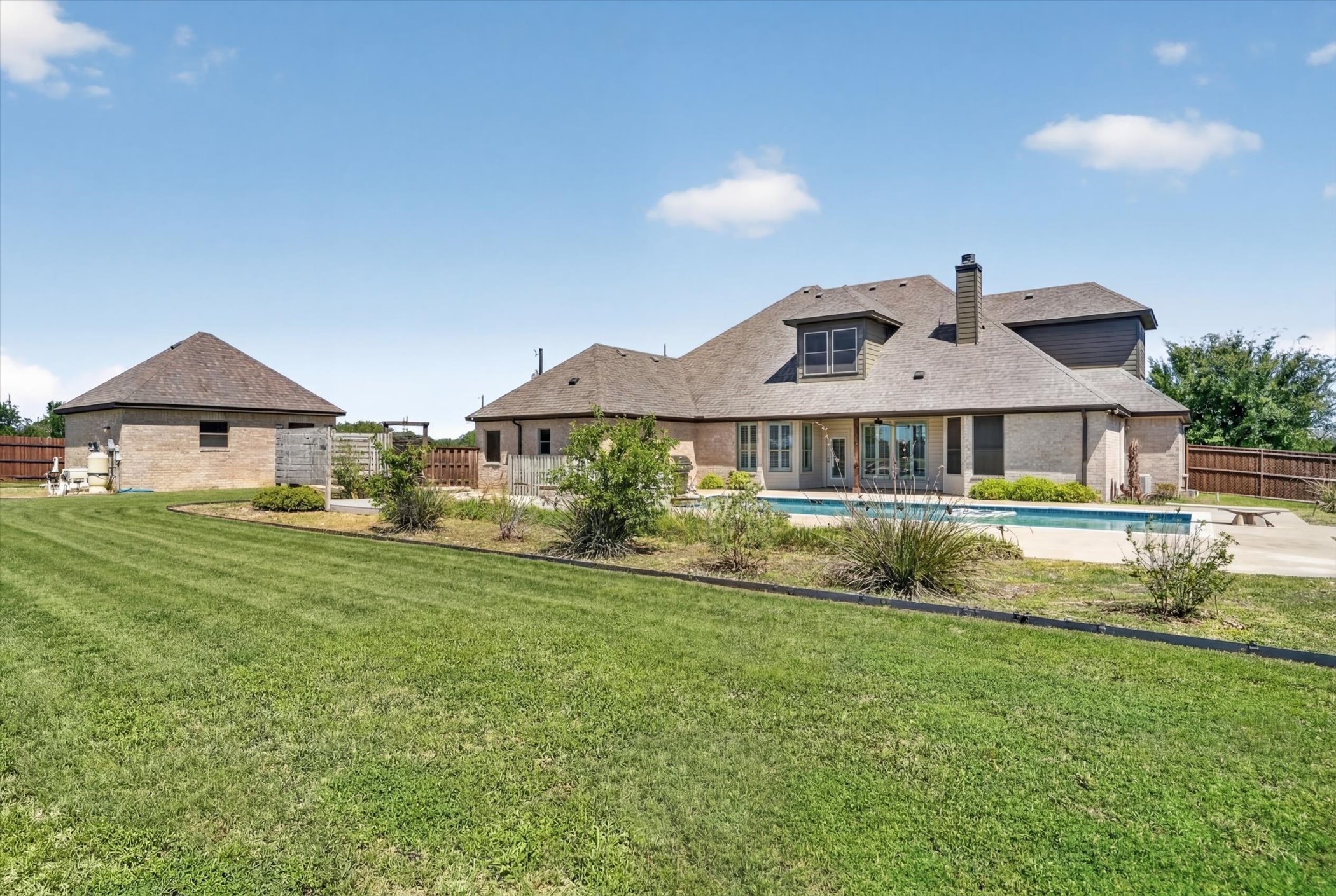 2000 Adams Lane S Azle TX 76020