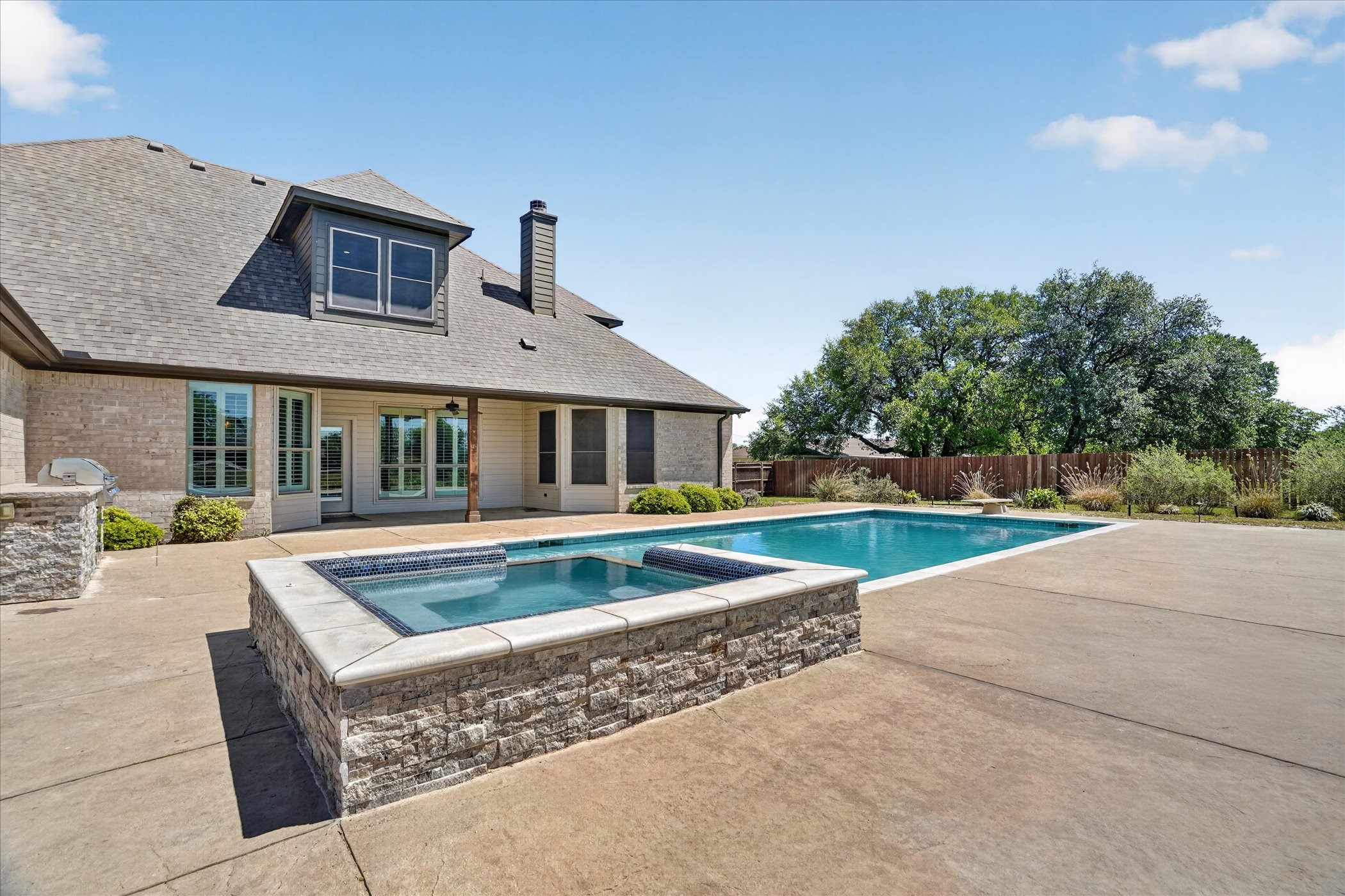 2000 Adams Lane S Azle TX 76020