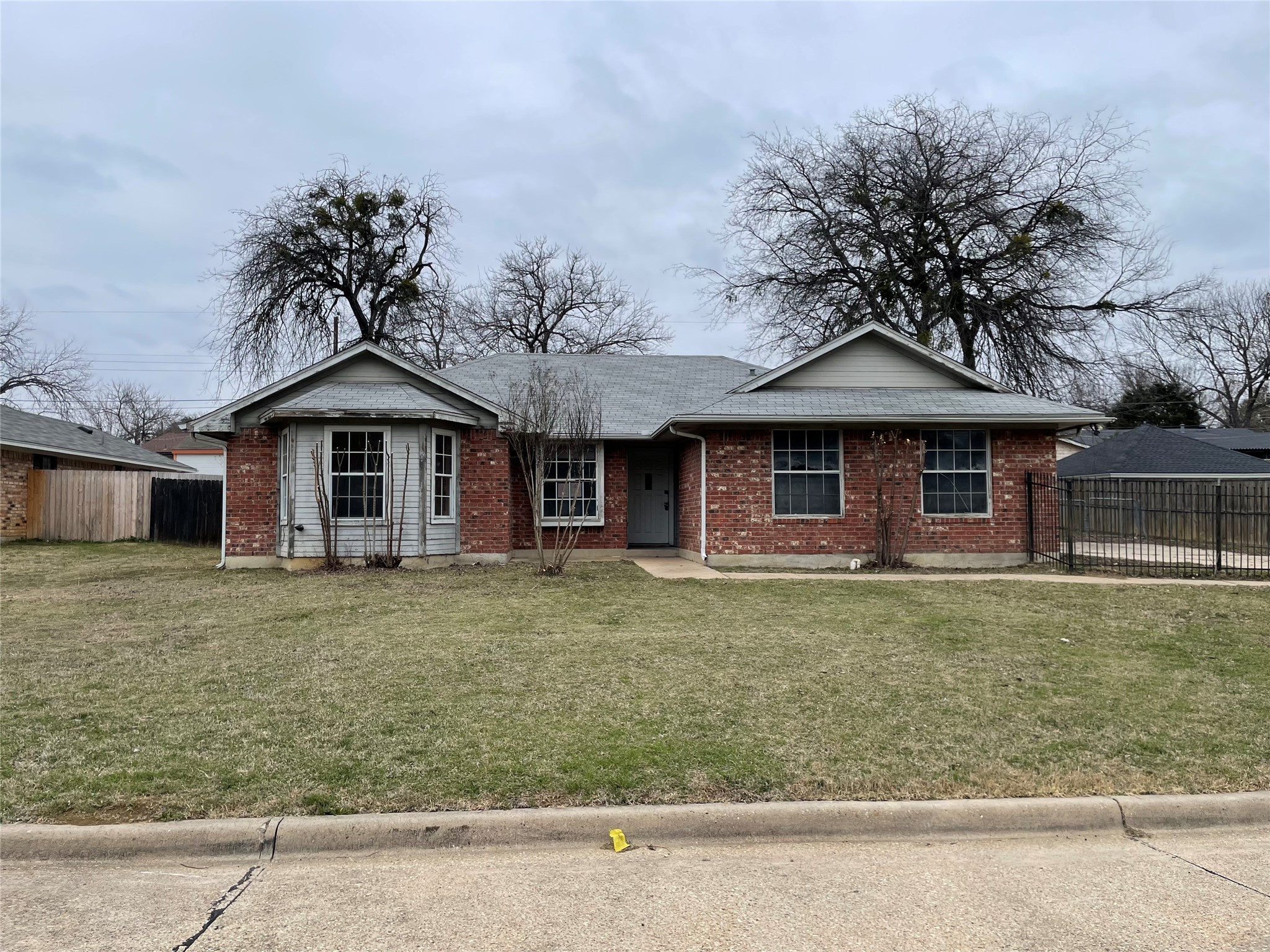 914 Waterbury Street Grand Prairie TX 75051