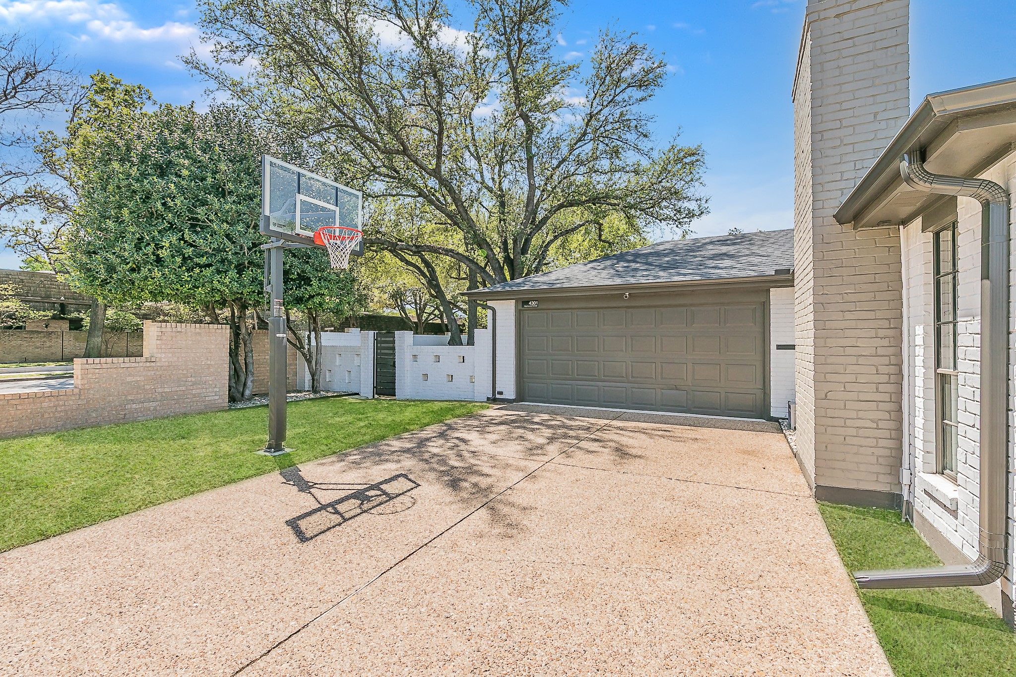 4301 Hartwood Circle Fort Worth TX 76109