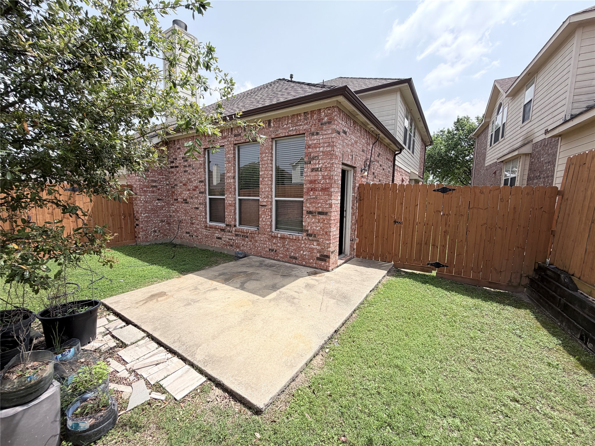 1209 Crabtree Street Garland TX 75040