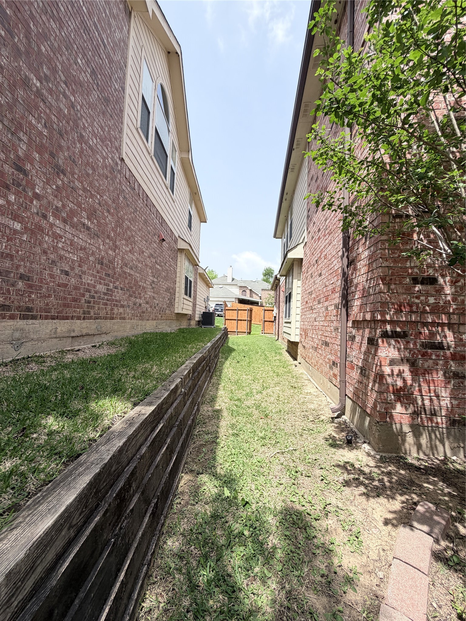 1209 Crabtree Street Garland TX 75040