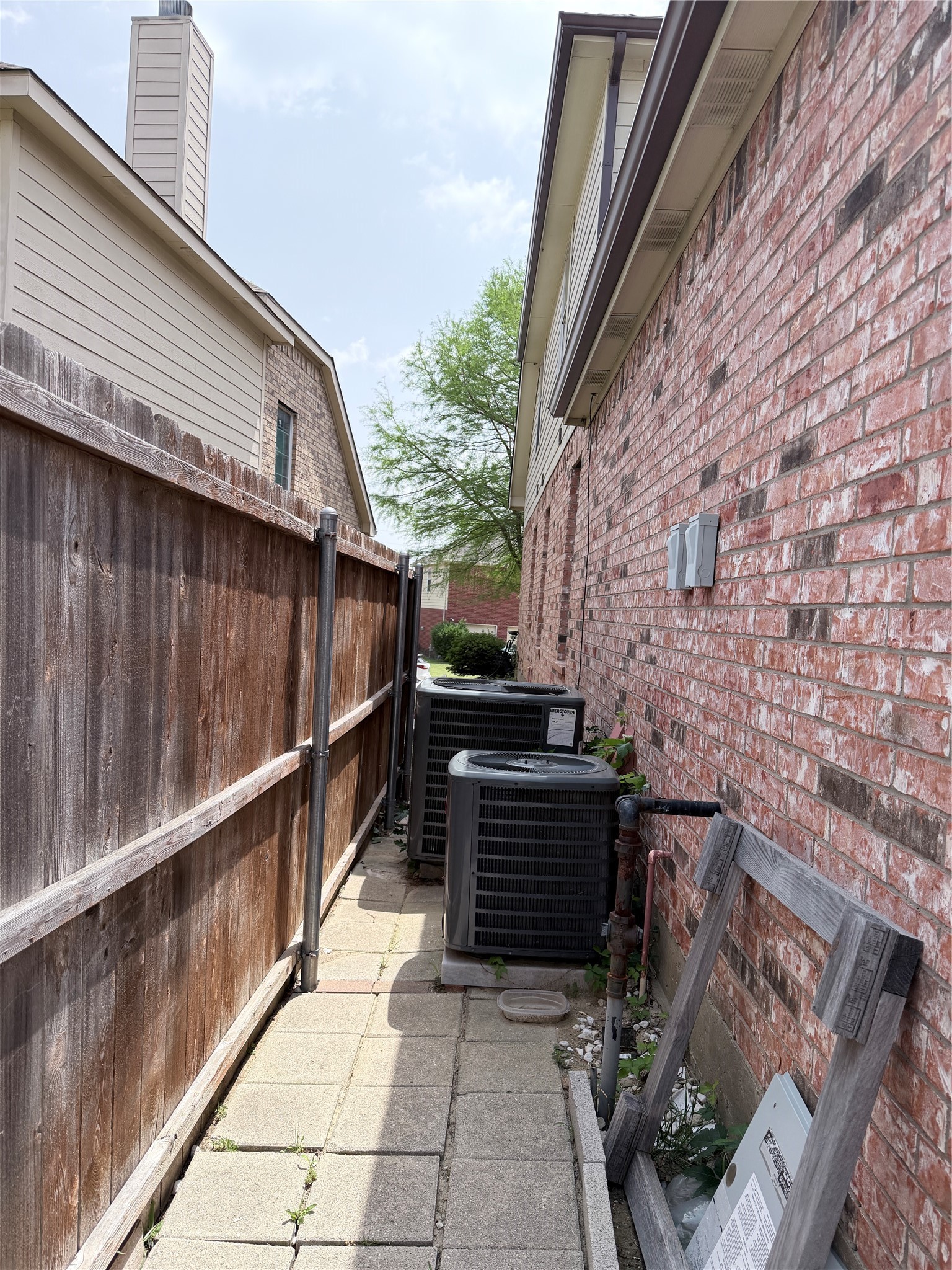 1209 Crabtree Street Garland TX 75040