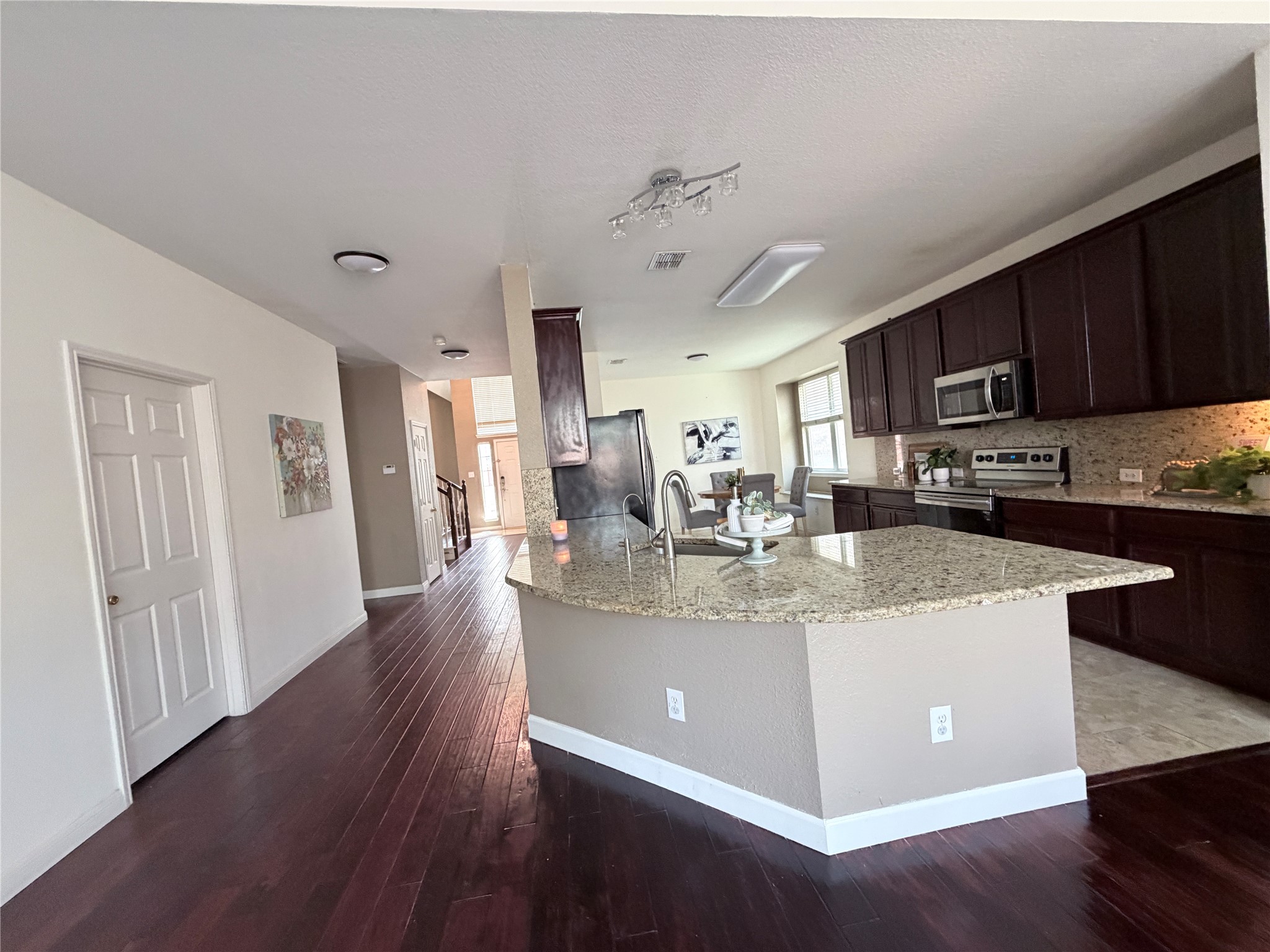 1209 Crabtree Street Garland TX 75040