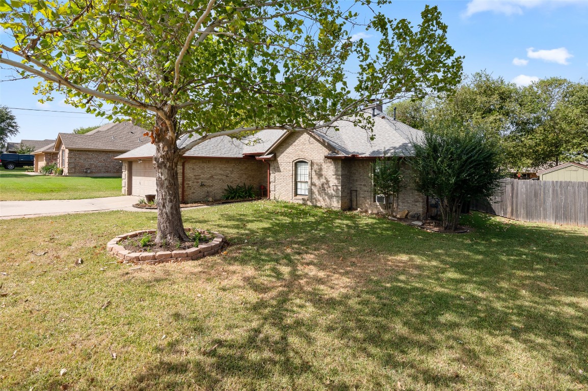 300 Woodlawn Street Krum TX 76249