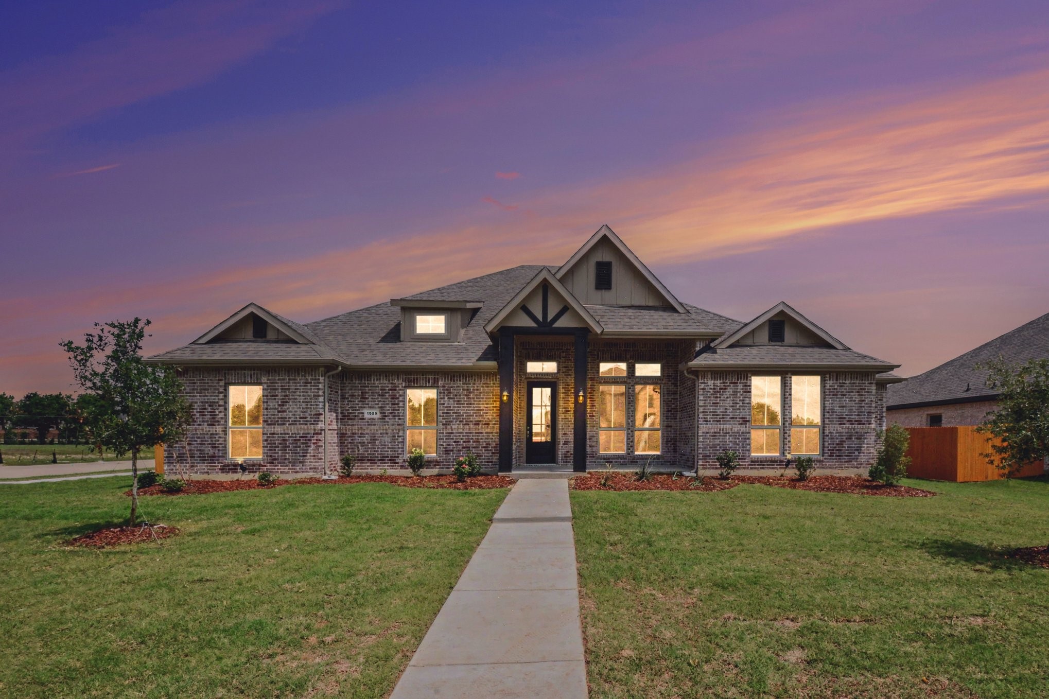 1909 Barrix Lane Desoto TX 75115