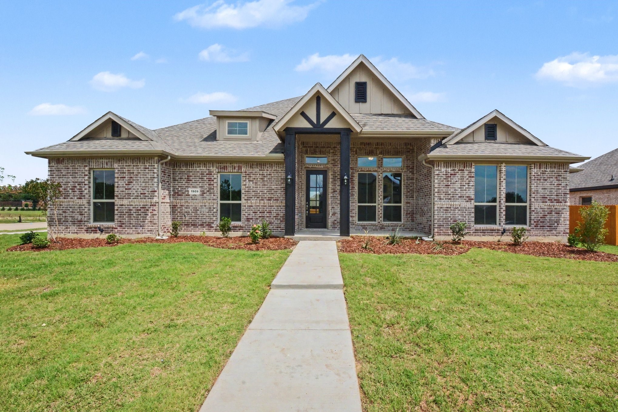 1909 Barrix Lane Desoto TX 75115