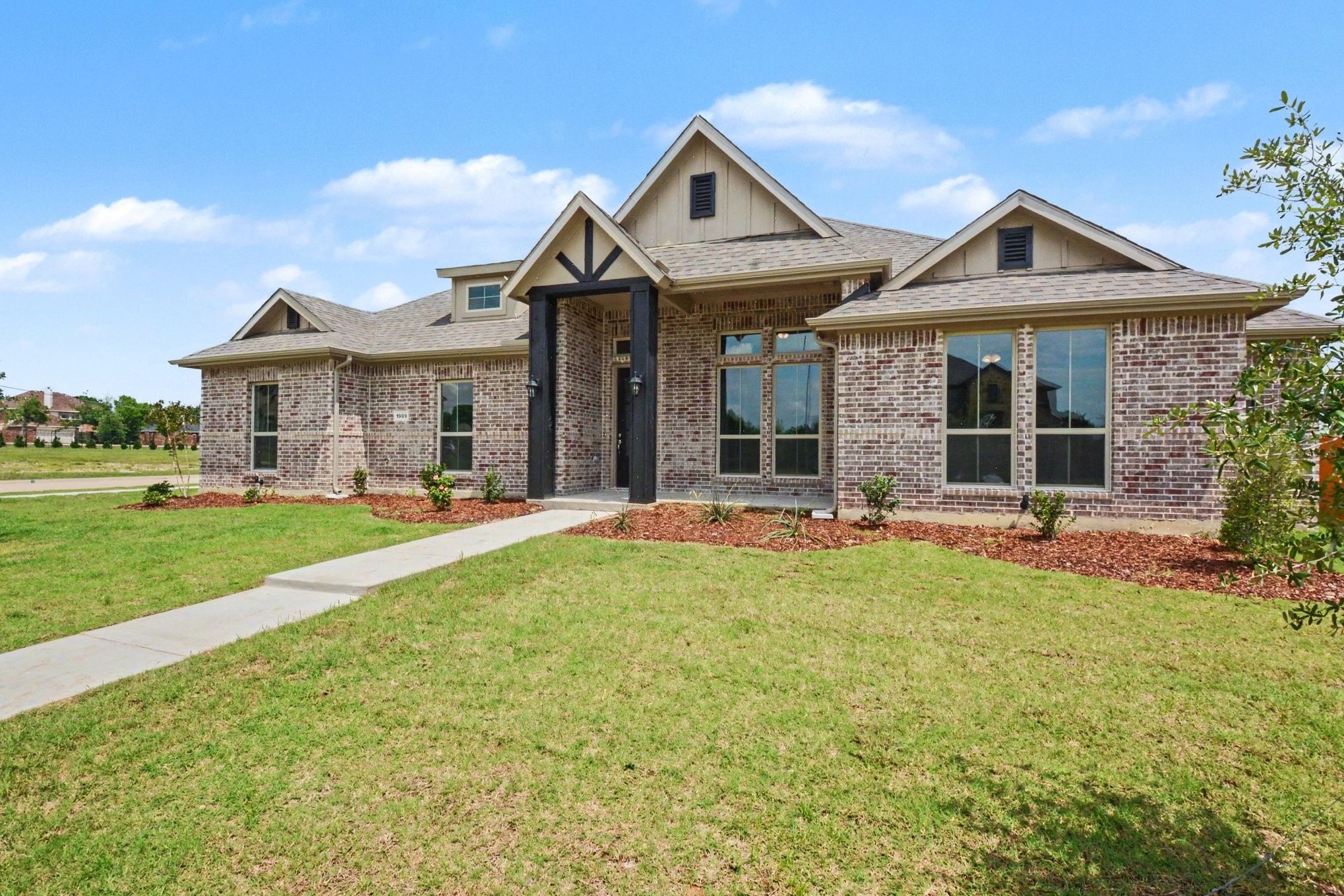 1909 Barrix Lane Desoto TX 75115