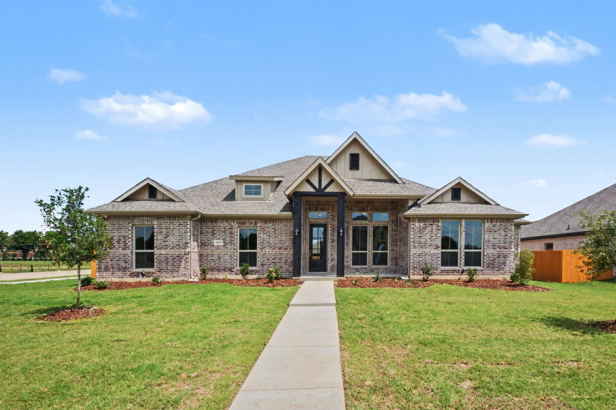 1909 Barrix Lane Desoto TX 75115