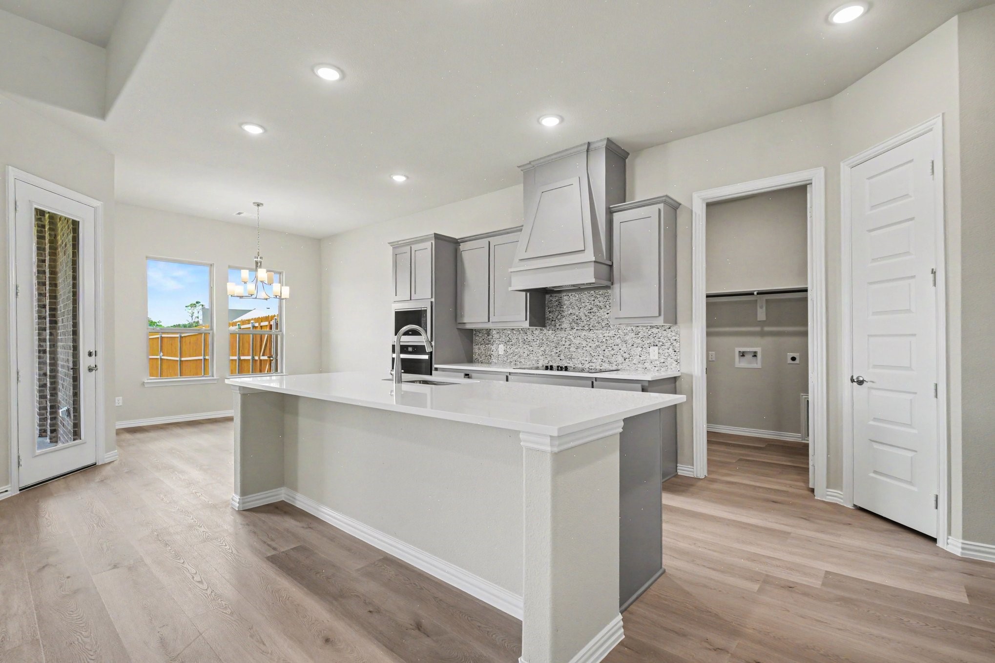 1909 Barrix Lane Desoto TX 75115