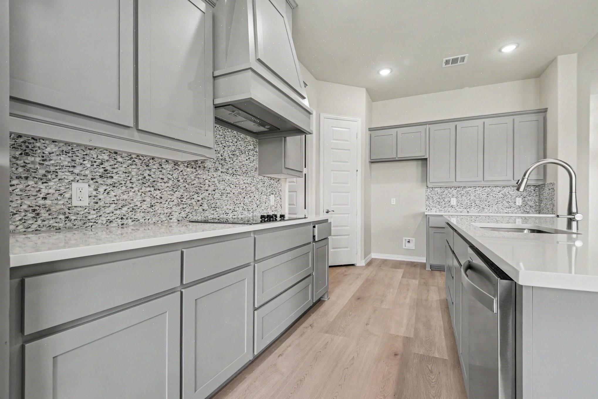 1909 Barrix Lane Desoto TX 75115