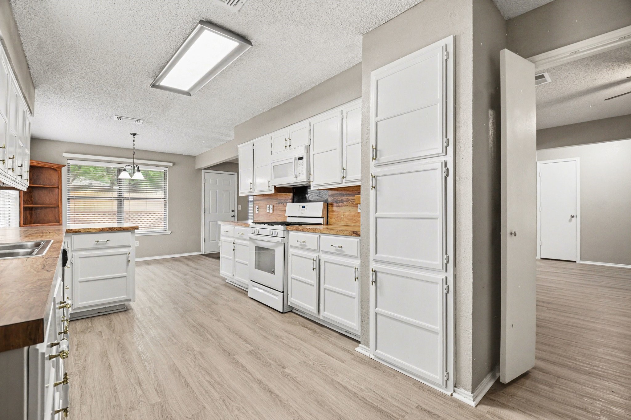 1562 Tiffany Forest Lane Grapevine TX 76051