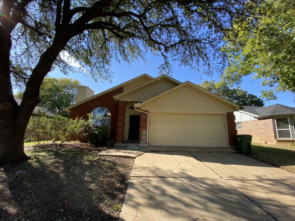 4924 Green Hollow Drive Arlington TX 76017