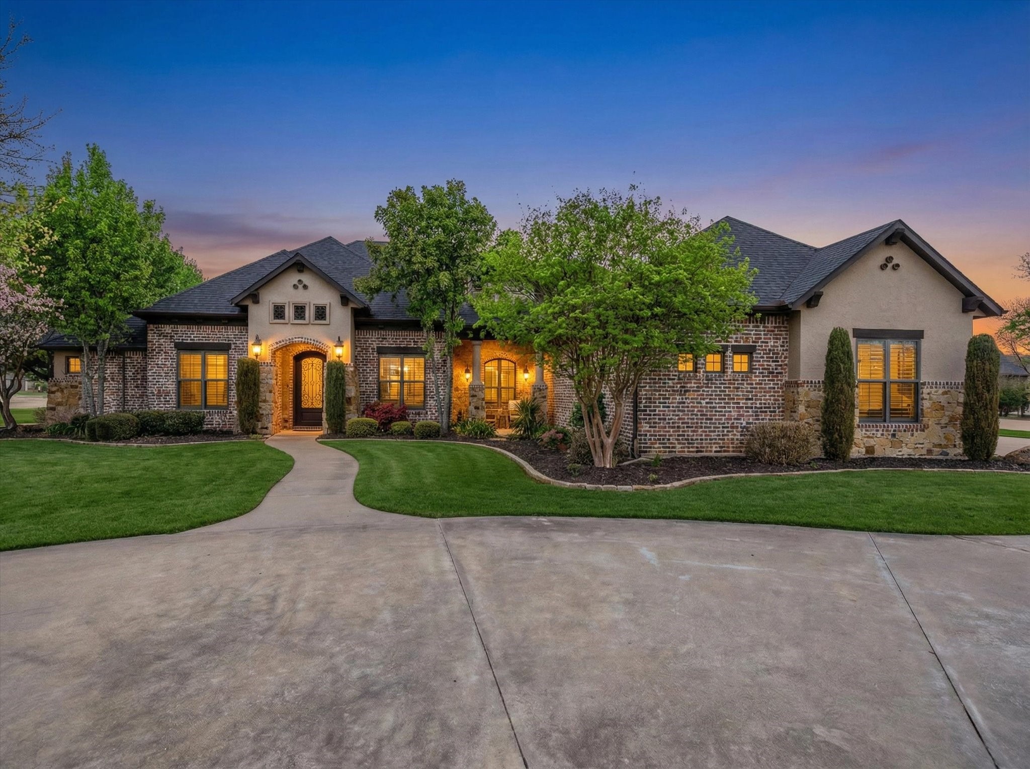 1204 E Scandinavian Court Granbury TX 76048