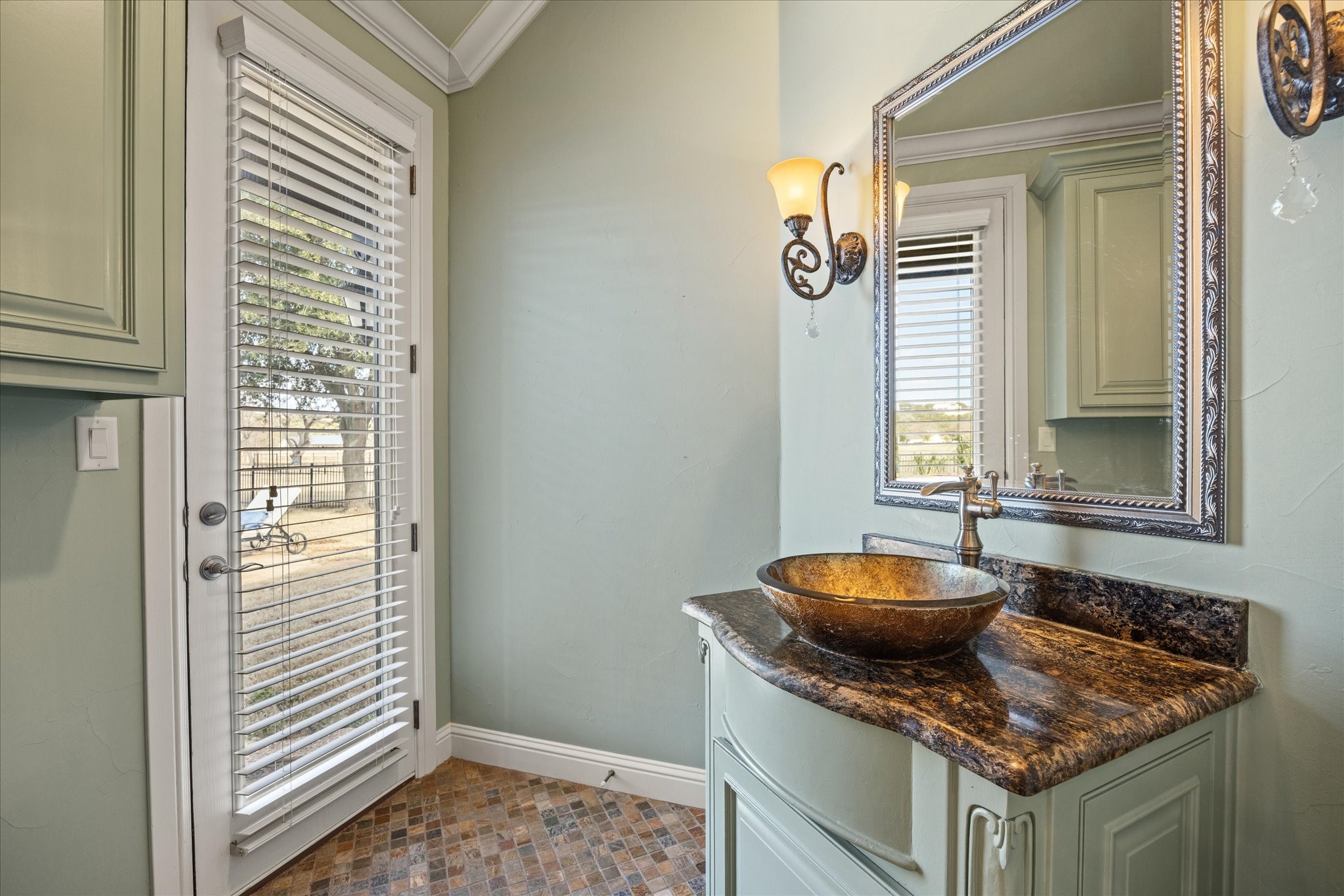 1204 E Scandinavian Court Granbury TX 76048