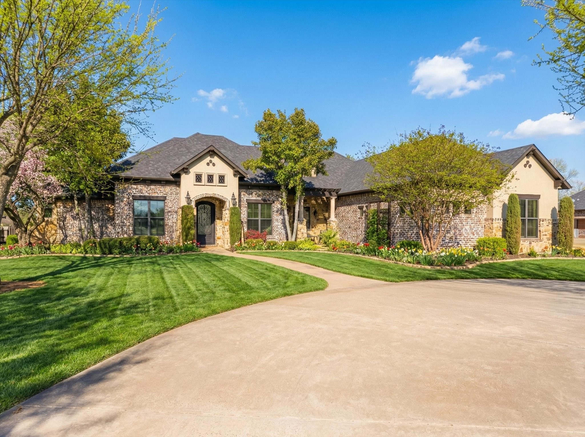 1204 E Scandinavian Court Granbury TX 76048