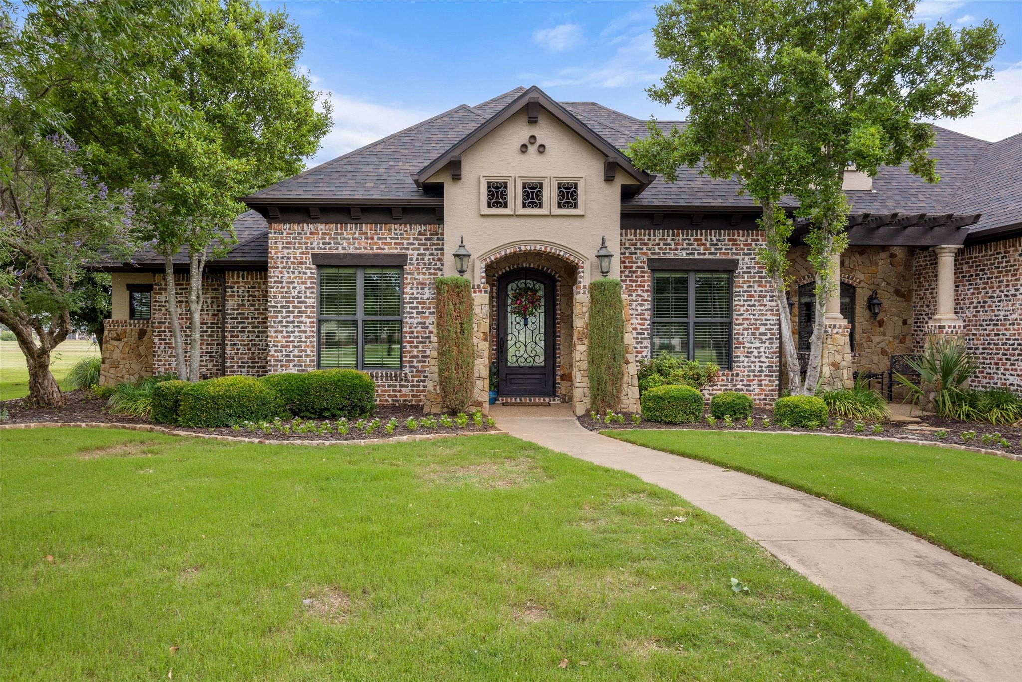 1204 E Scandinavian Court Granbury TX 76048
