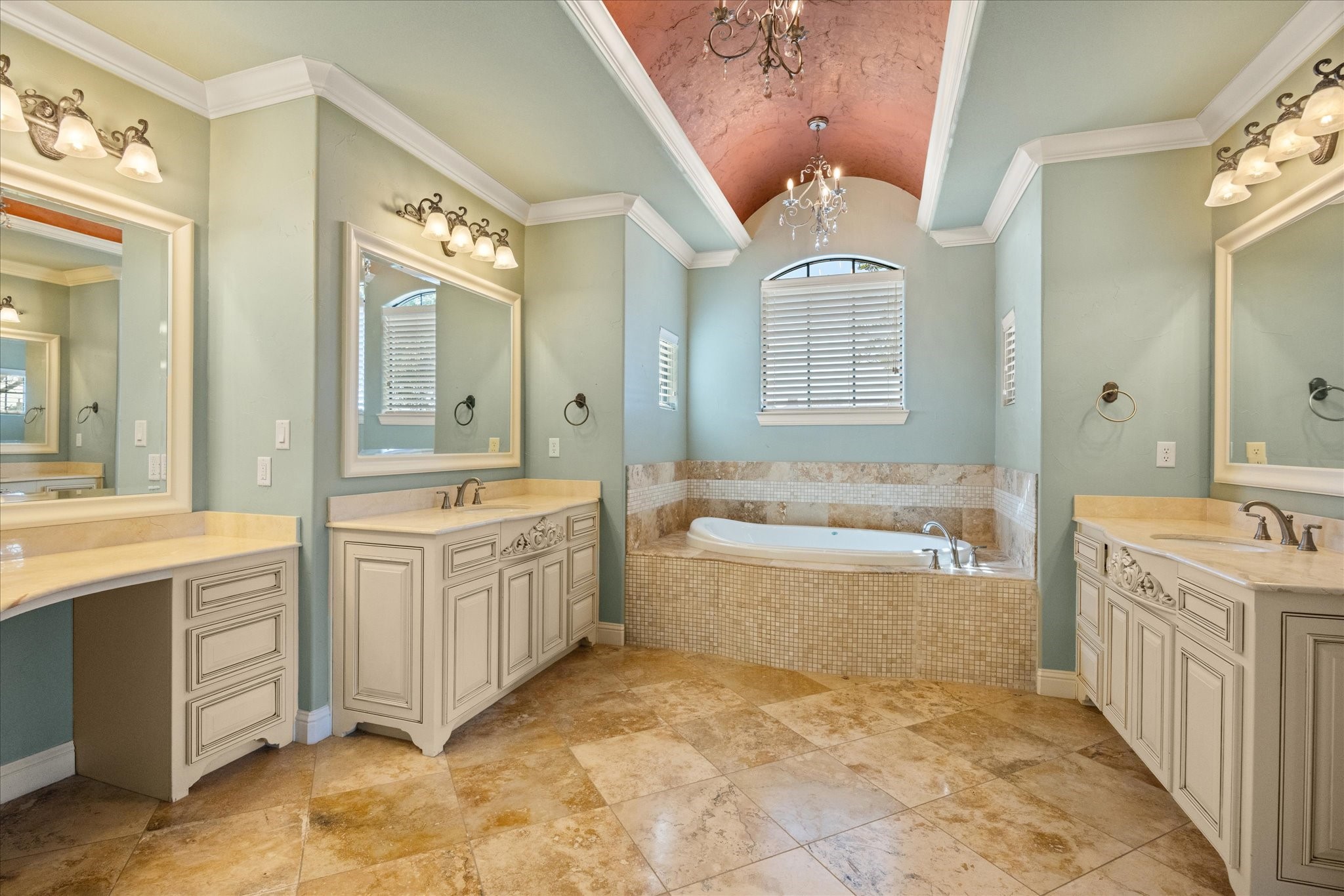 1204 E Scandinavian Court Granbury TX 76048