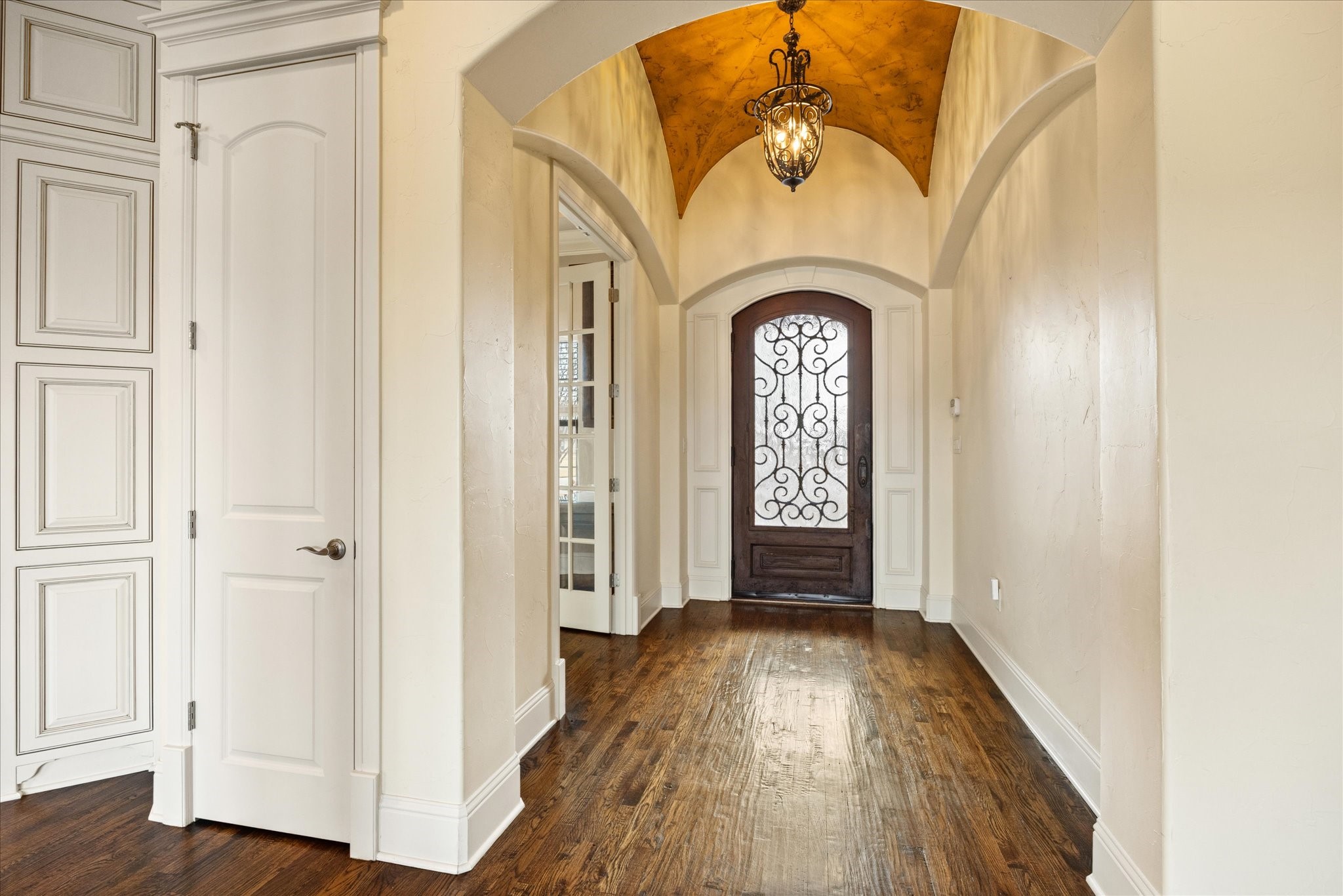 1204 E Scandinavian Court Granbury TX 76048