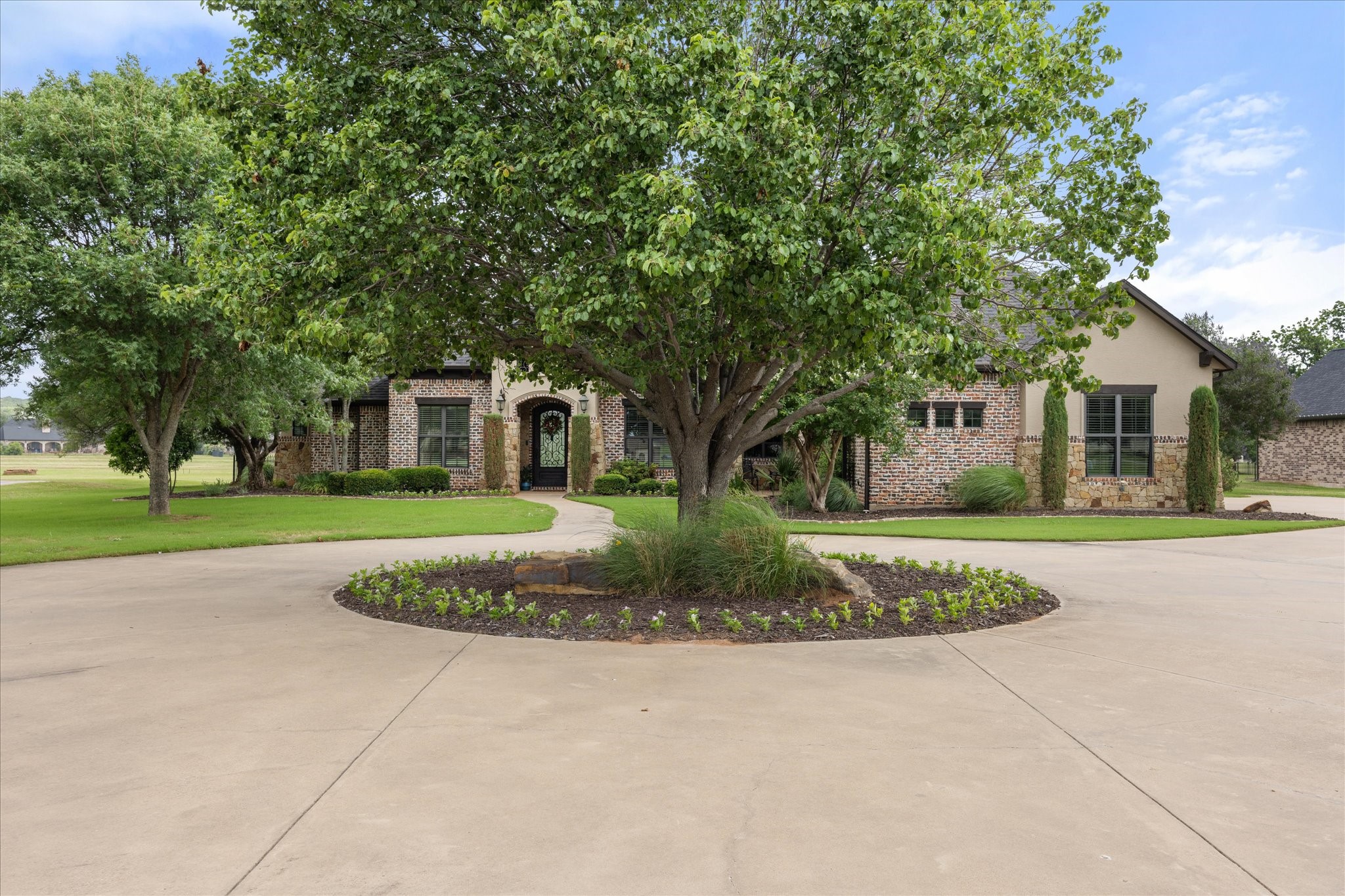 1204 E Scandinavian Court Granbury TX 76048