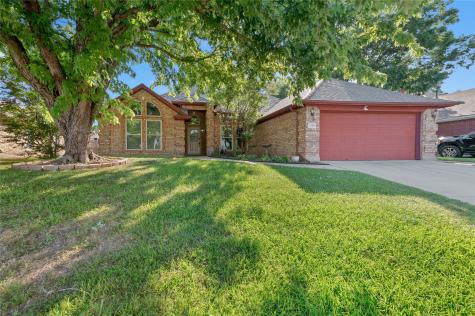 308 Woodcrest Drive Saginaw TX 76179