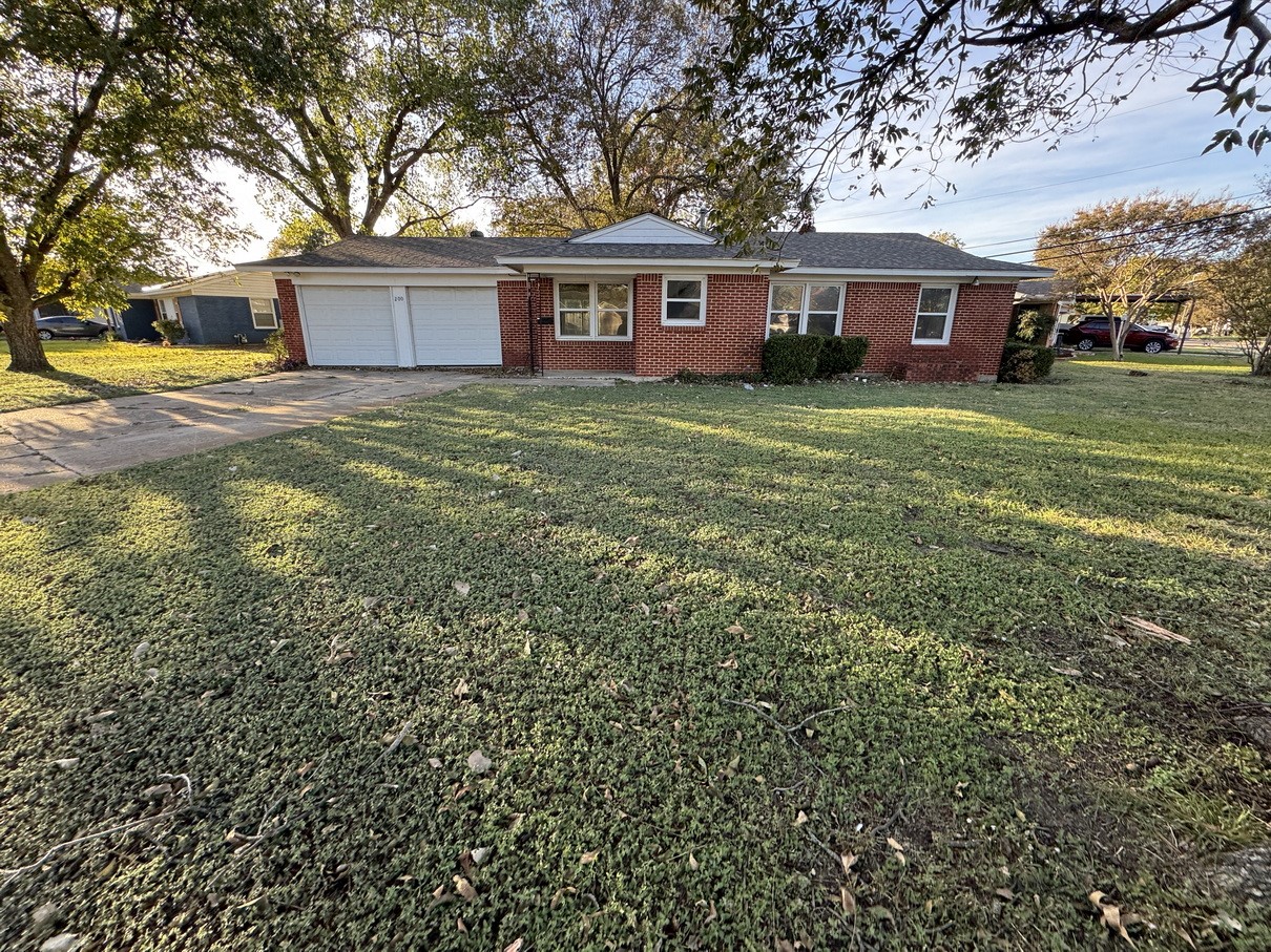 200 SW Moody Street Burleson TX 76028