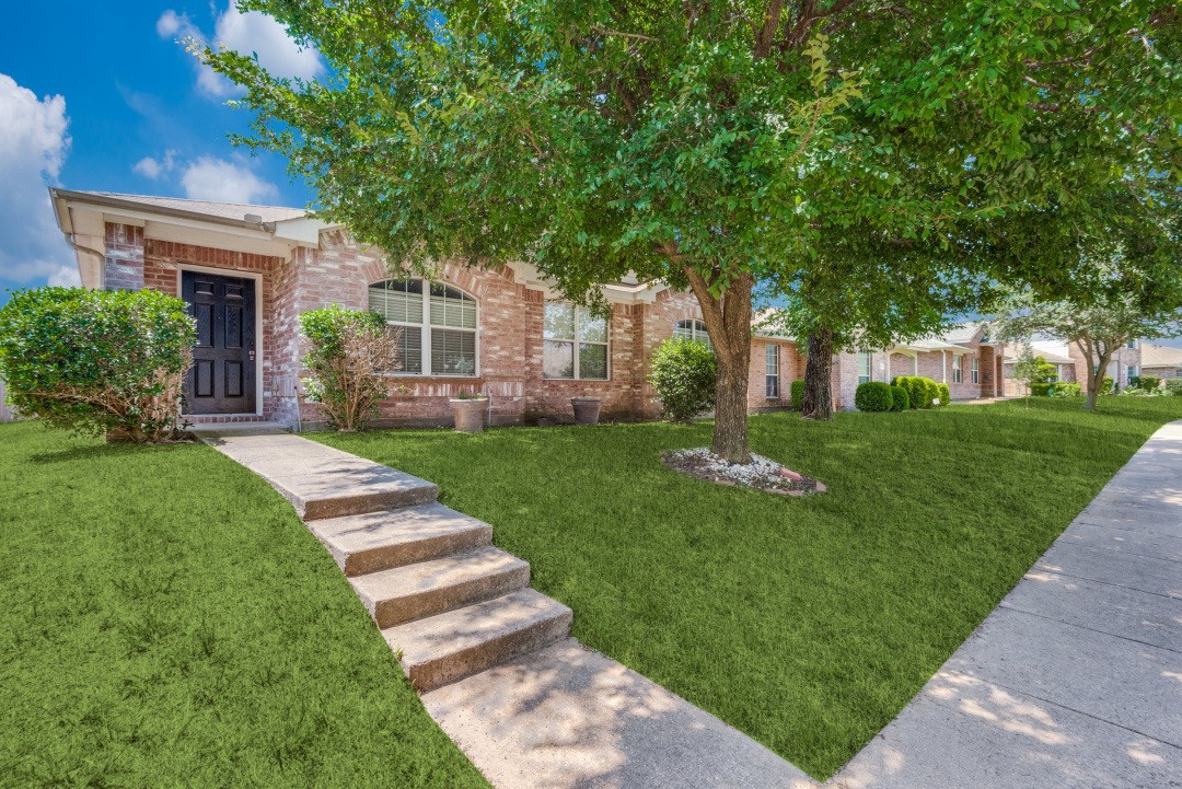 1748 Sierra Trail Lancaster TX 75146