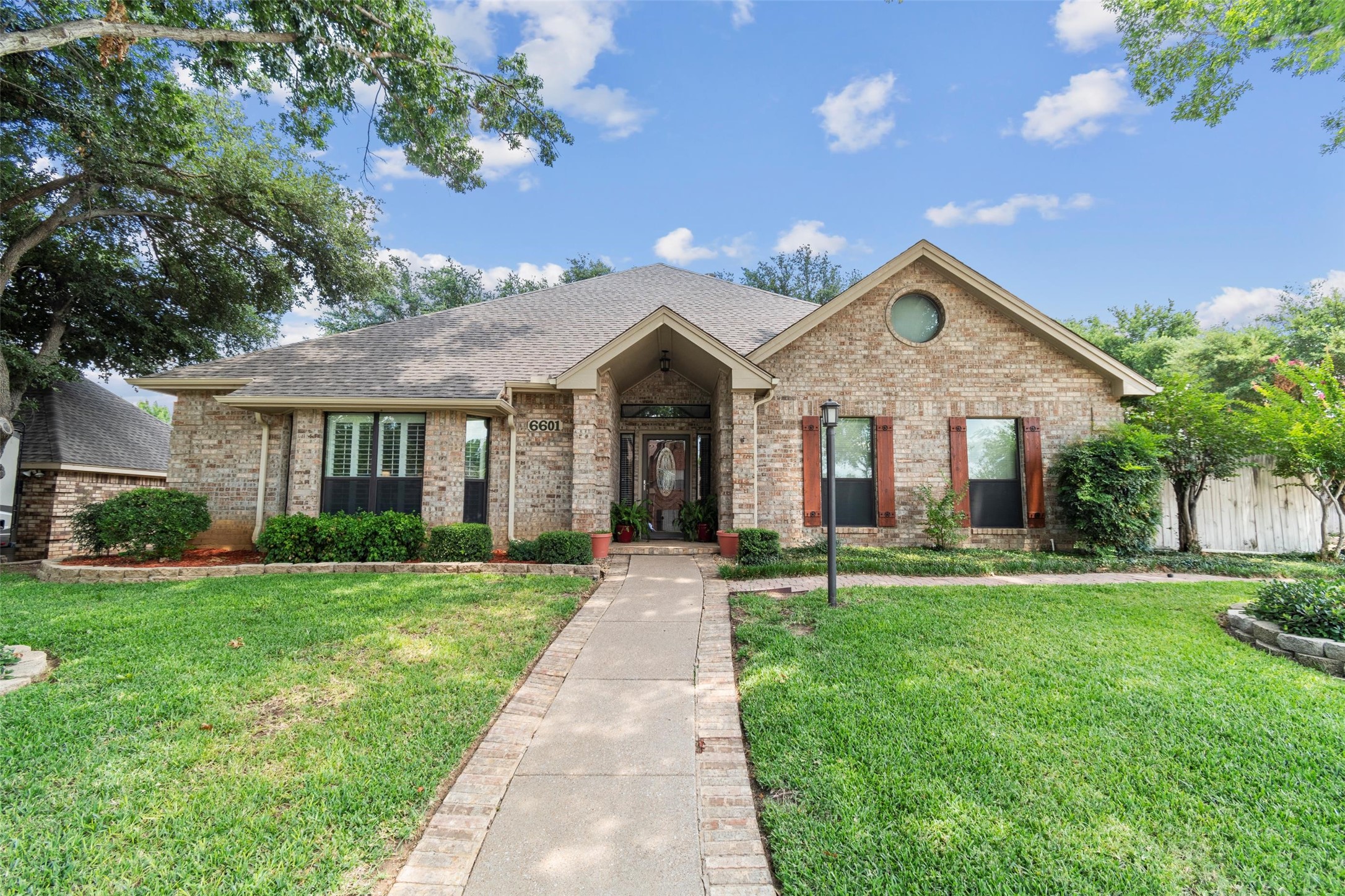 6601 Ashwood Drive Arlington TX 76016