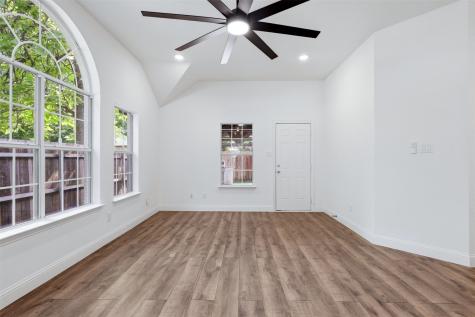 906 Oak Street Mckinney TX 75069