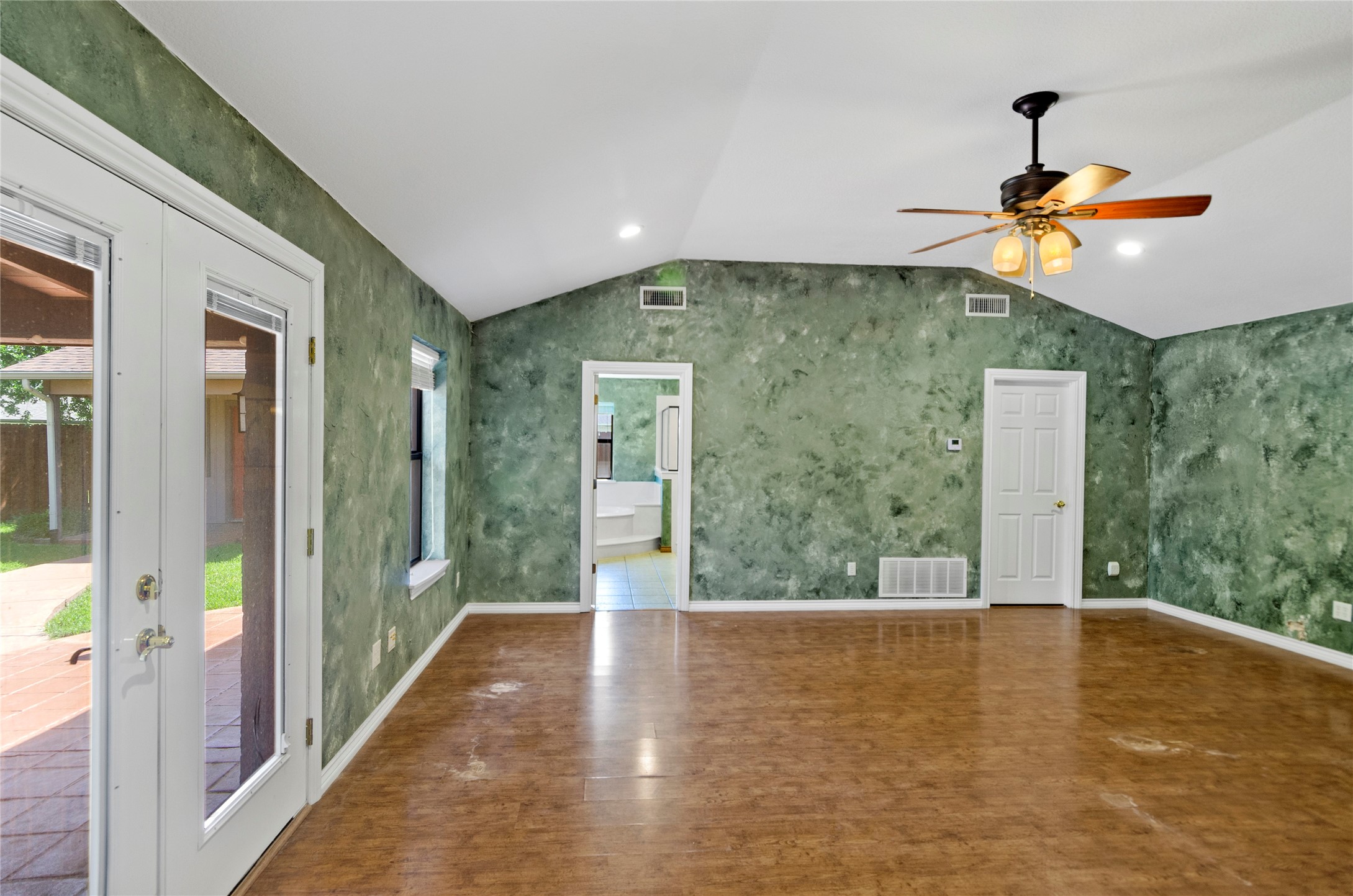 509 NW Mound Street Burleson TX 76028