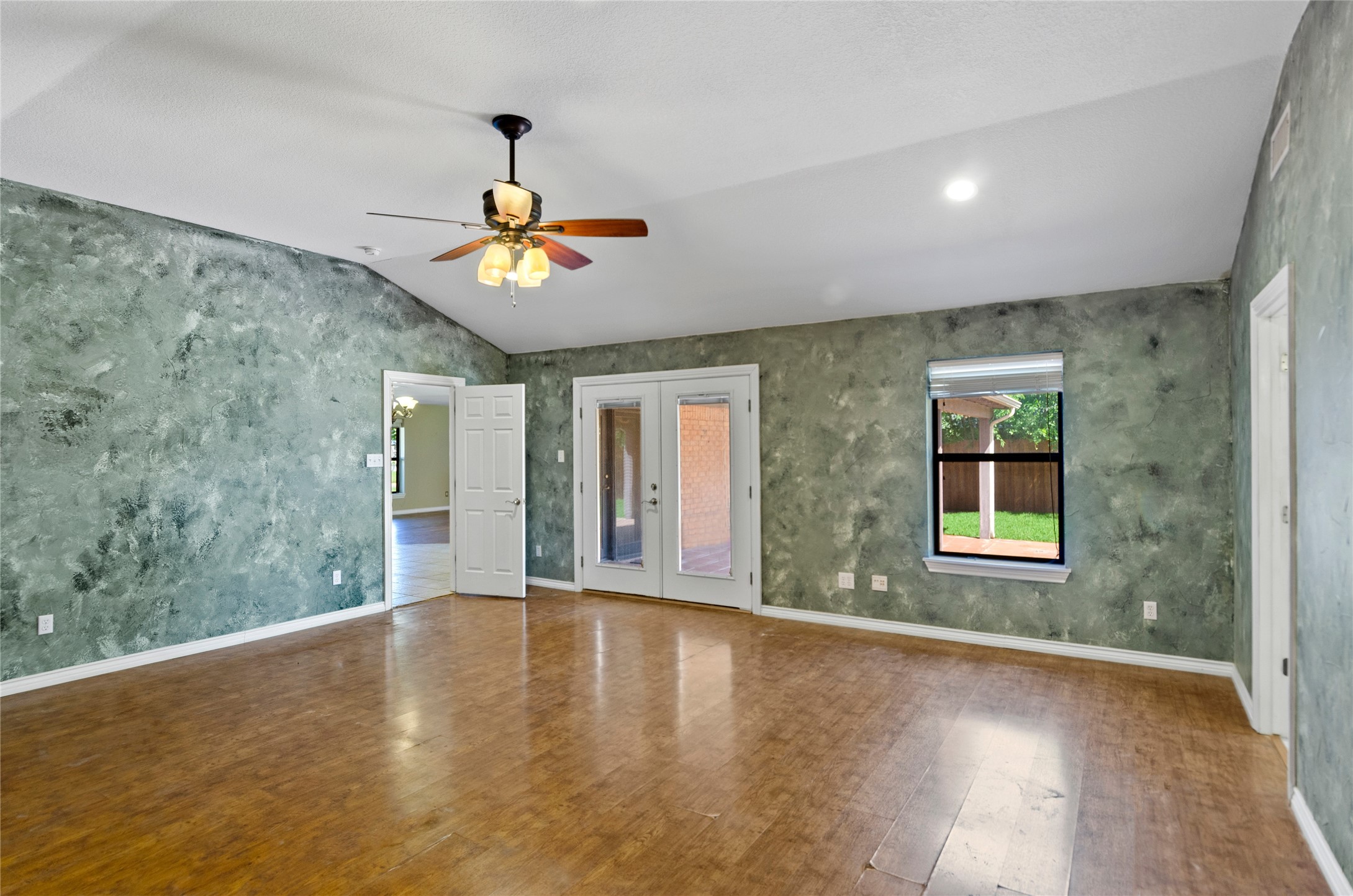 509 NW Mound Street Burleson TX 76028