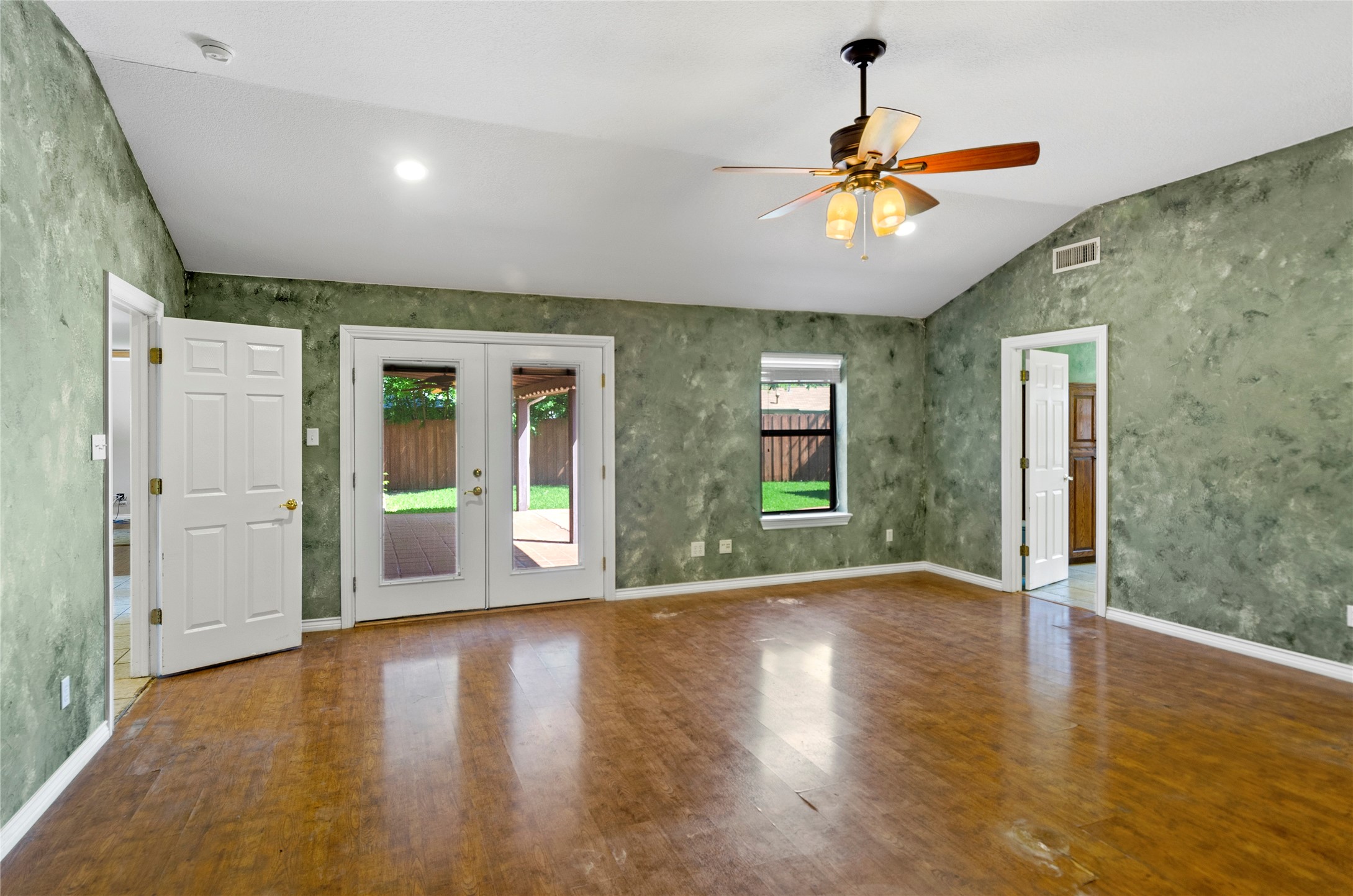509 NW Mound Street Burleson TX 76028