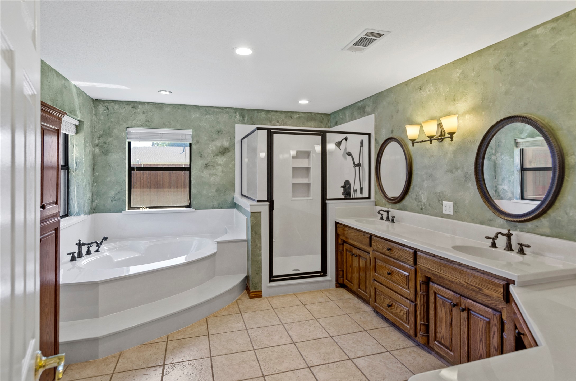 509 NW Mound Street Burleson TX 76028