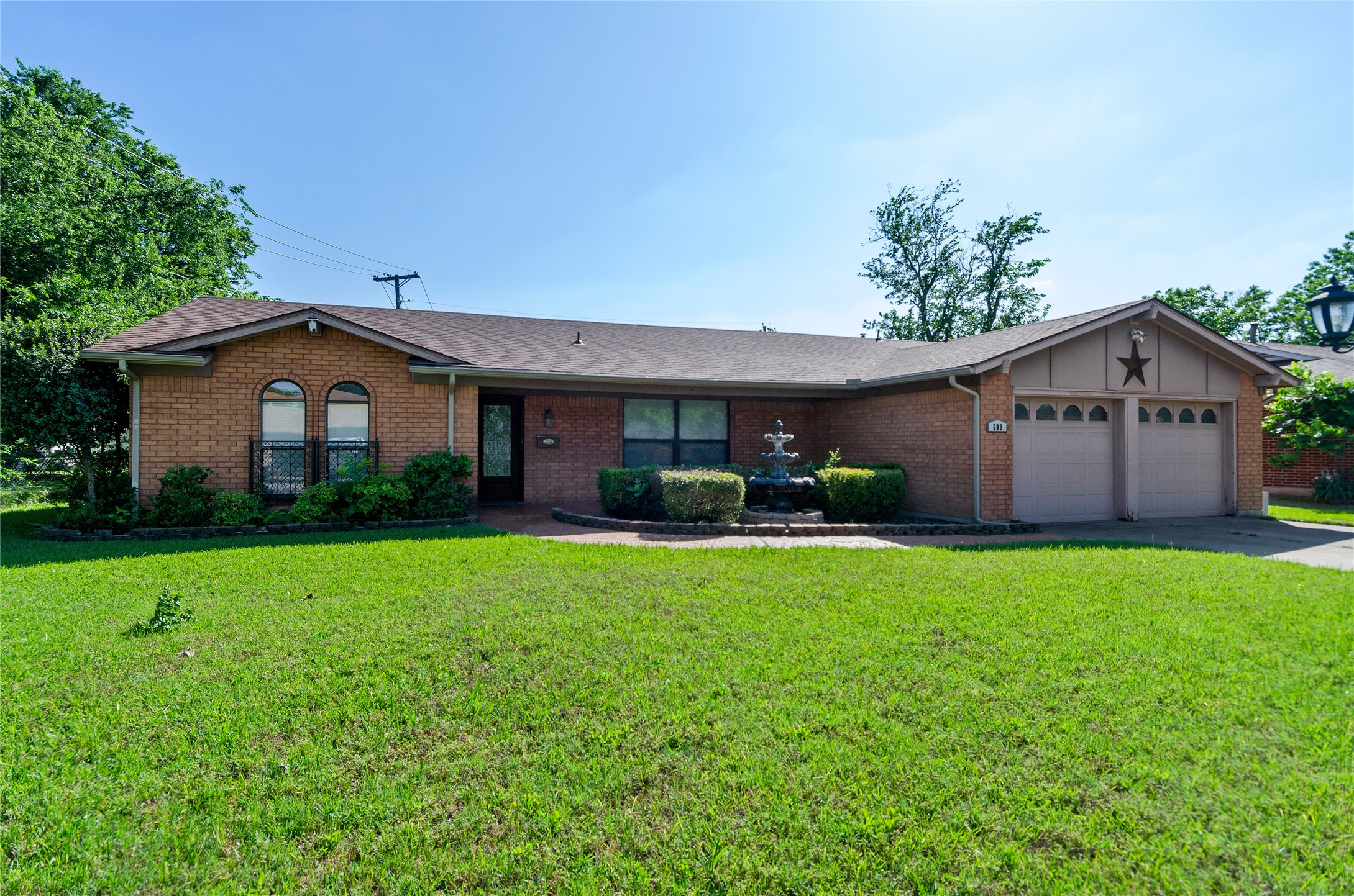 509 NW Mound Street Burleson TX 76028