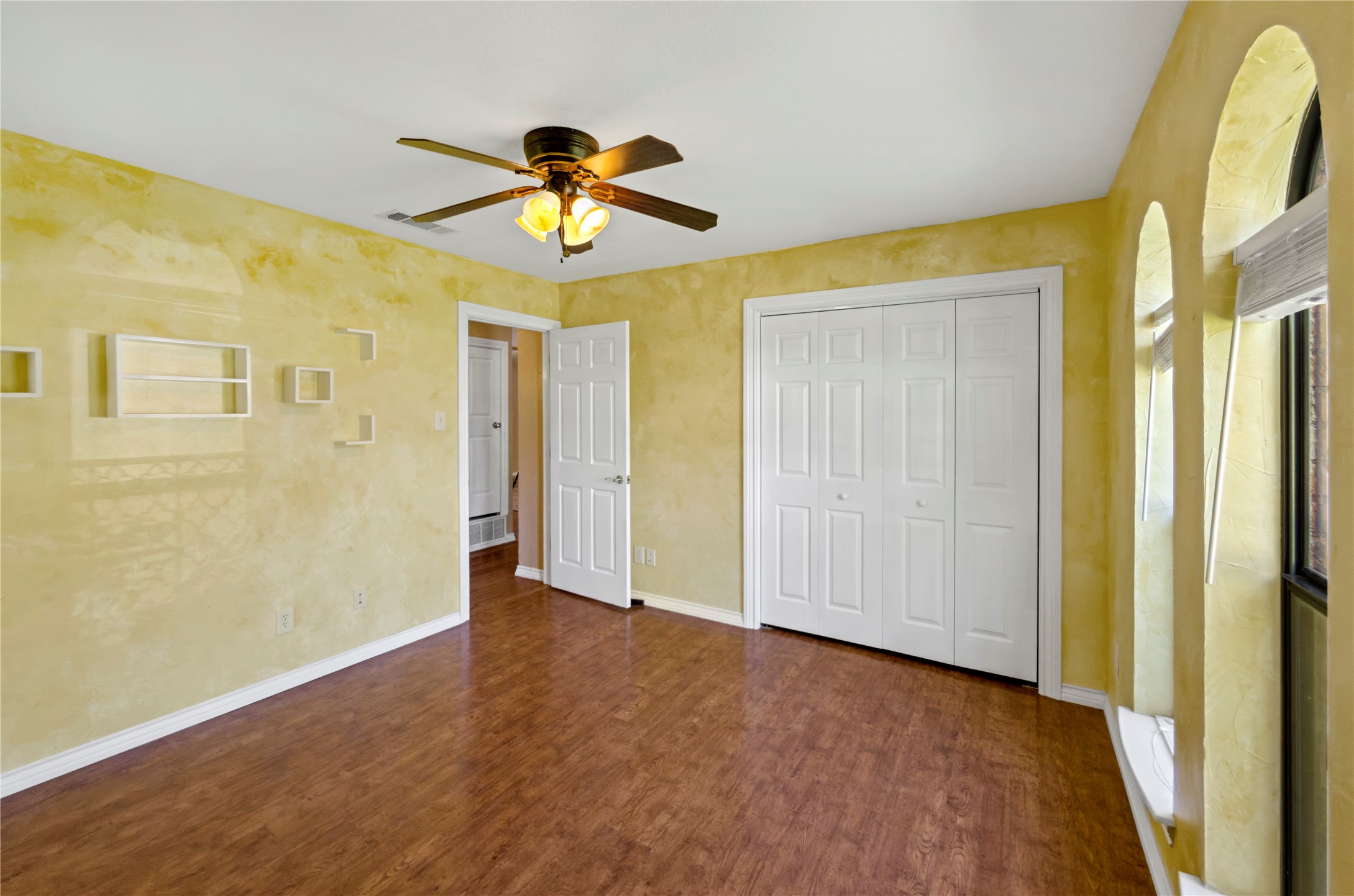 509 NW Mound Street Burleson TX 76028