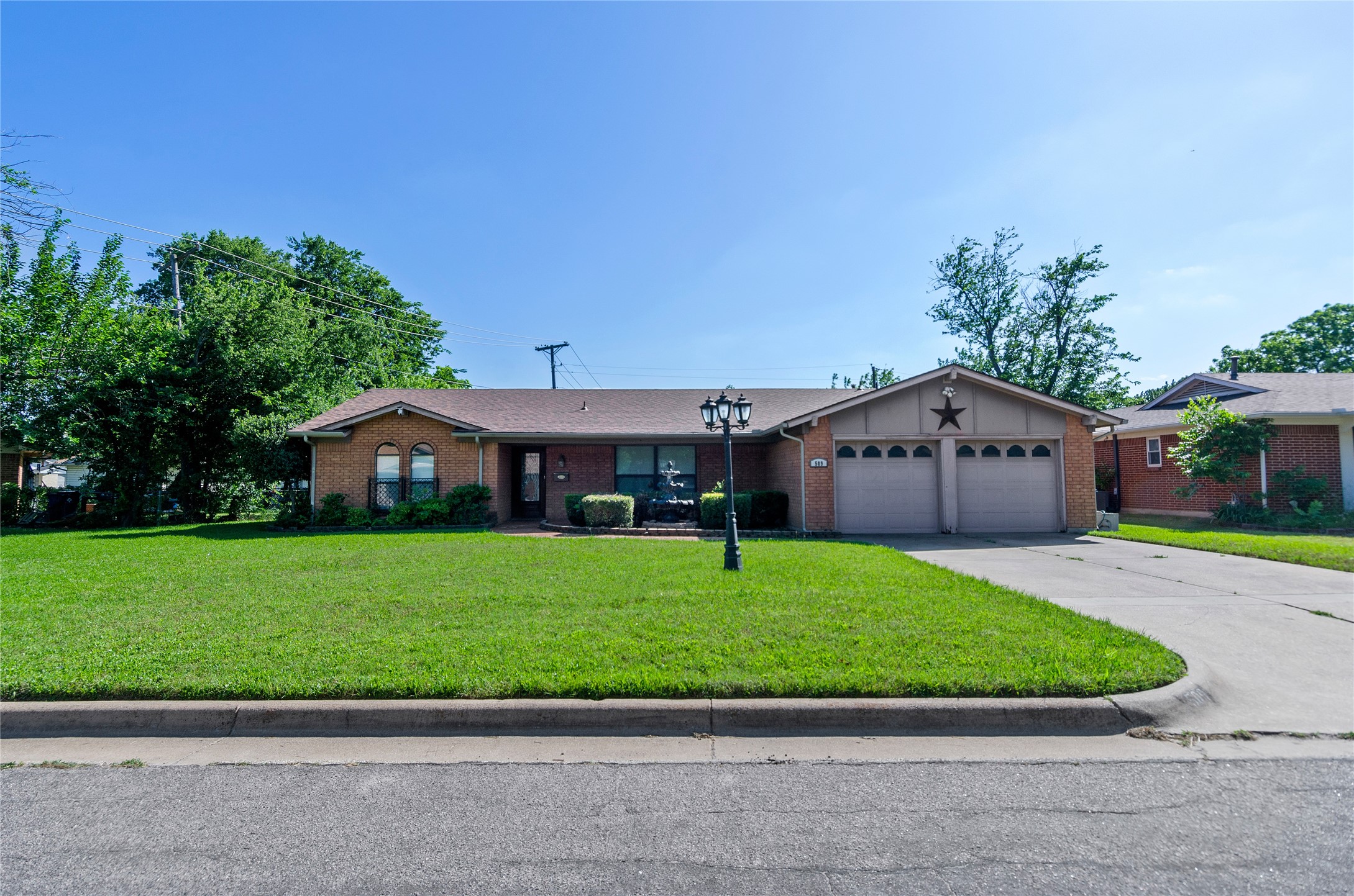 509 NW Mound Street Burleson TX 76028