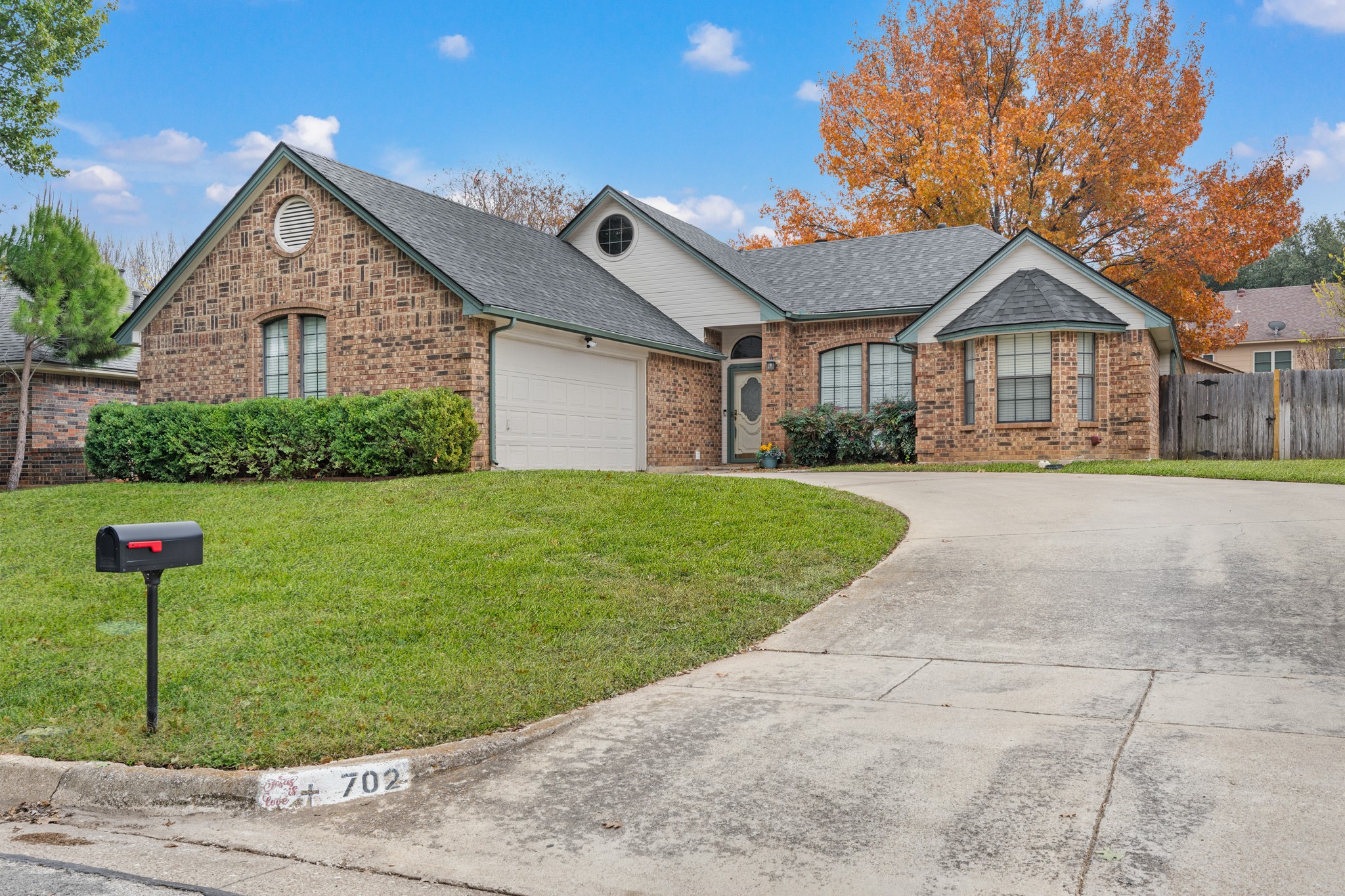 702 Giltin Court Arlington TX 76006