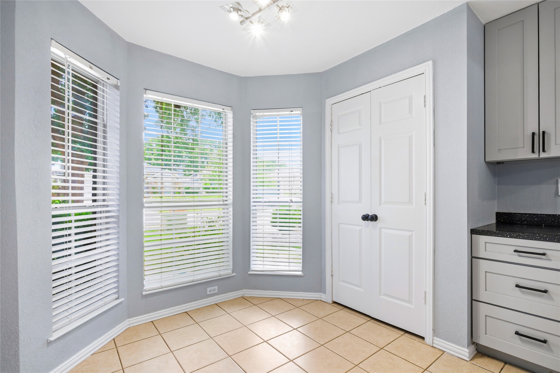 5503 Alta Verde Circle Arlington TX 76017