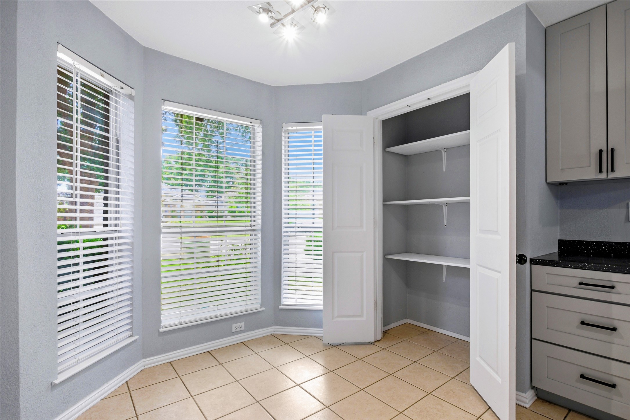 5503 Alta Verde Circle Arlington TX 76017