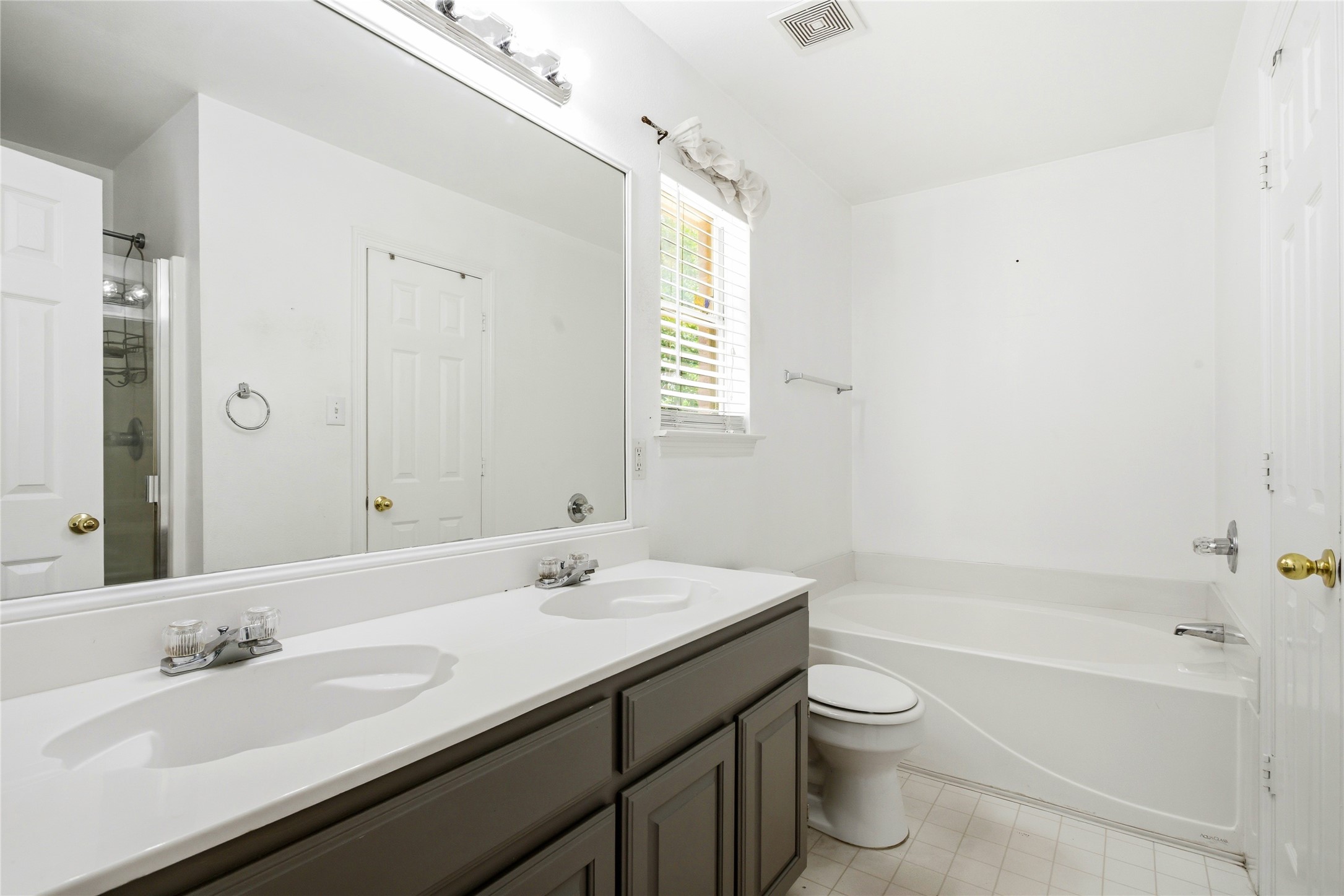 5503 Alta Verde Circle Arlington TX 76017