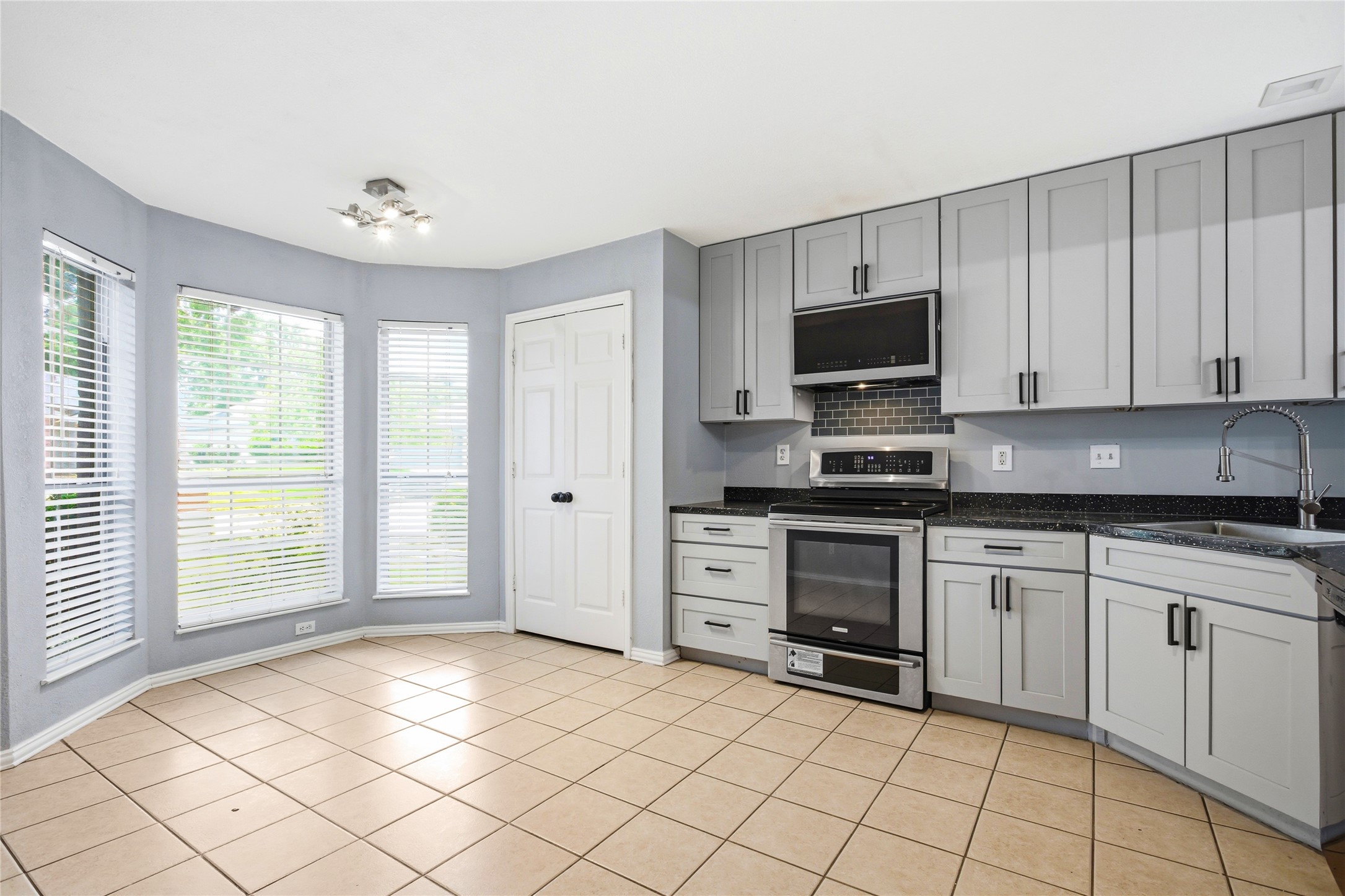 5503 Alta Verde Circle Arlington TX 76017