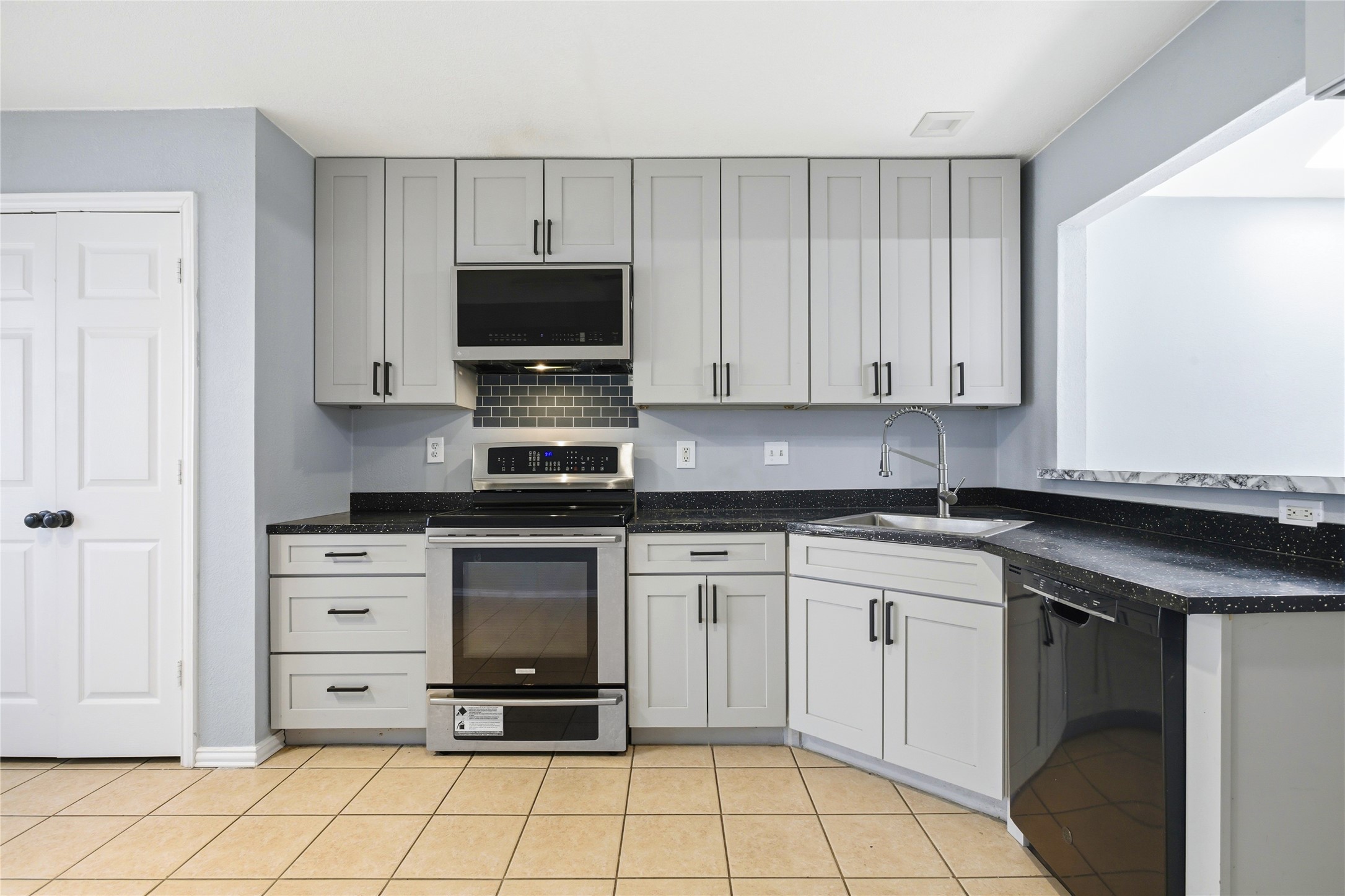 5503 Alta Verde Circle Arlington TX 76017