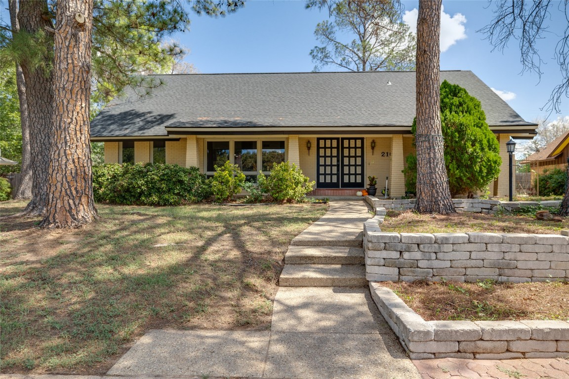 2101 Woodhaven Drive Arlington TX 76010